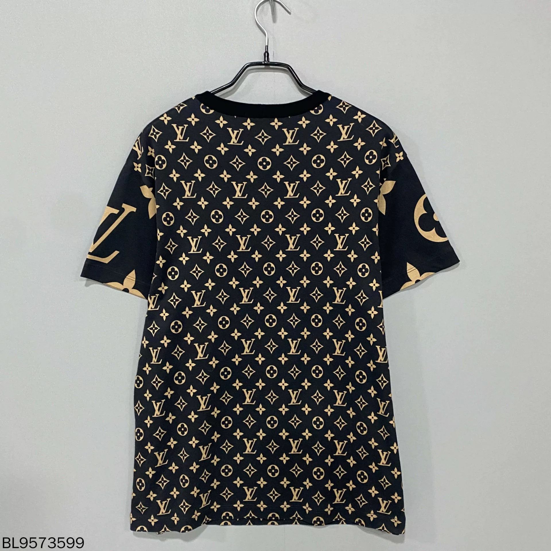 Louis Vuitton Louis Vuitton Black Gold Monogram Short Sleeve Size US L / EU 52-54 / 3 - 3 Thumbnail