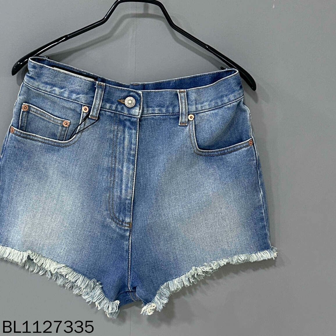 Gucci Gucci Apple Logo Denim Shorts Size 27" / US 4 / IT 40 - 2 Thumbnail