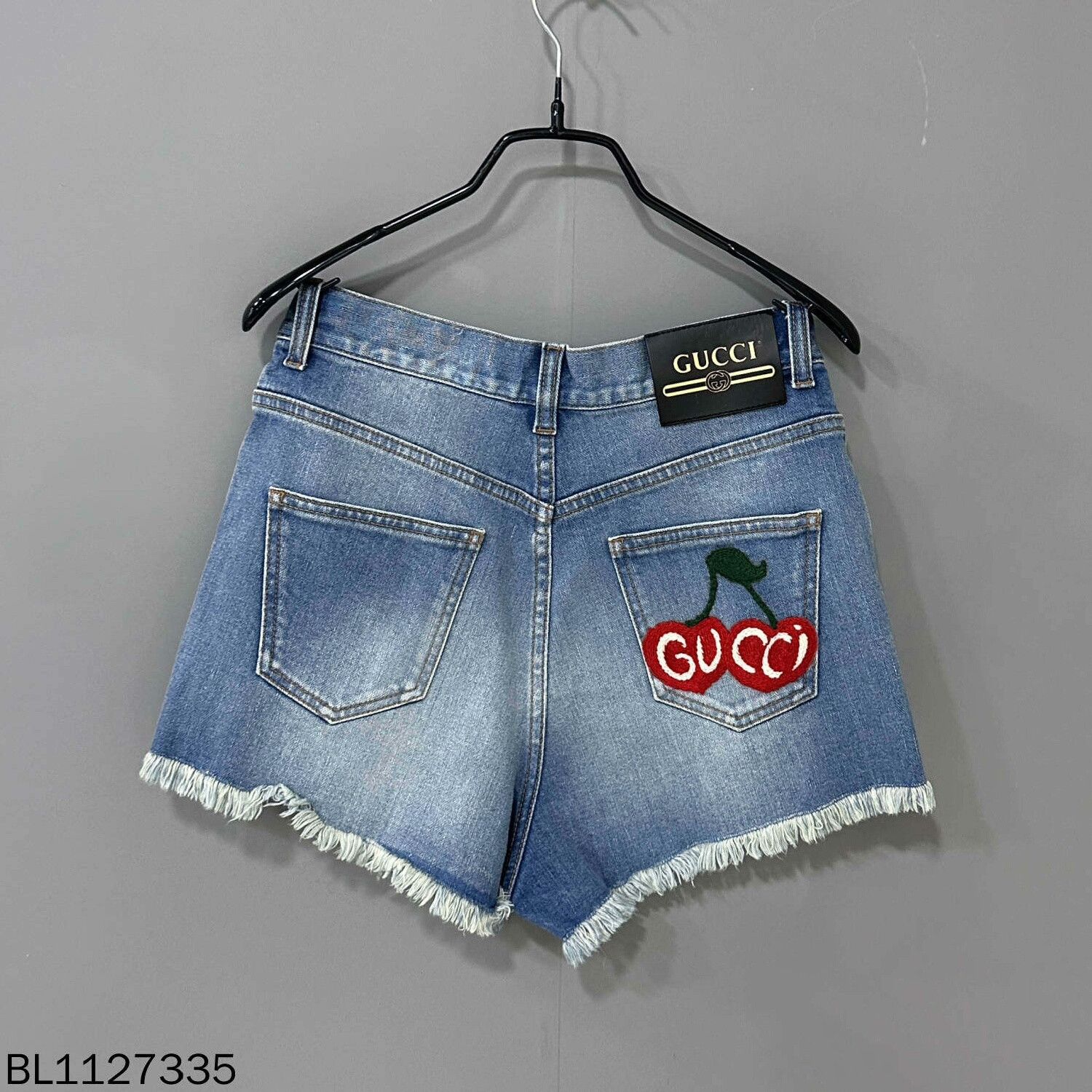 Gucci Gucci Apple Logo Denim Shorts Size 27" / US 4 / IT 40 - 3 Thumbnail