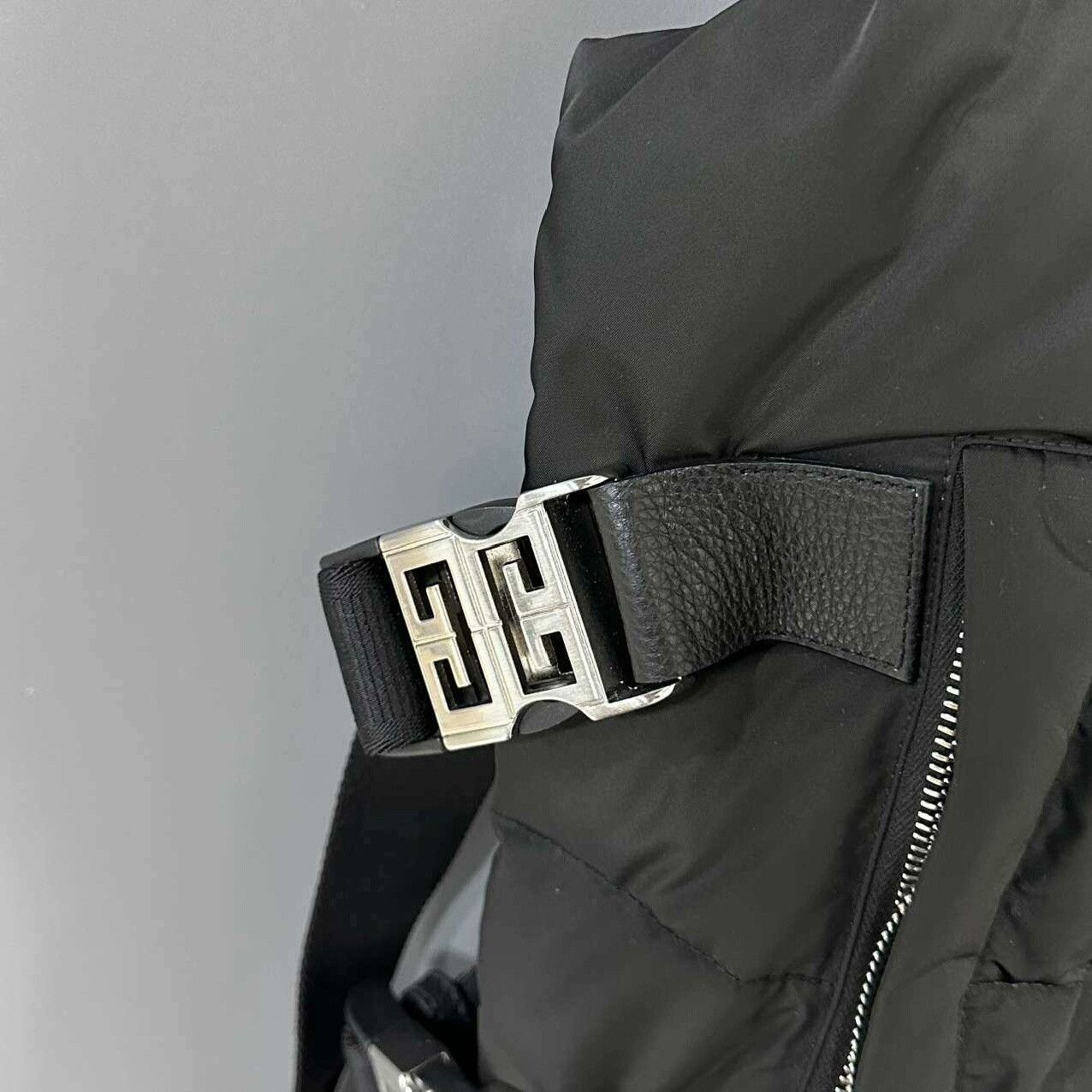 Givenchy Givenchy SS22 Solid Metal Detail Down Vest Size US S / EU 44-46 / 1 - 7 Thumbnail