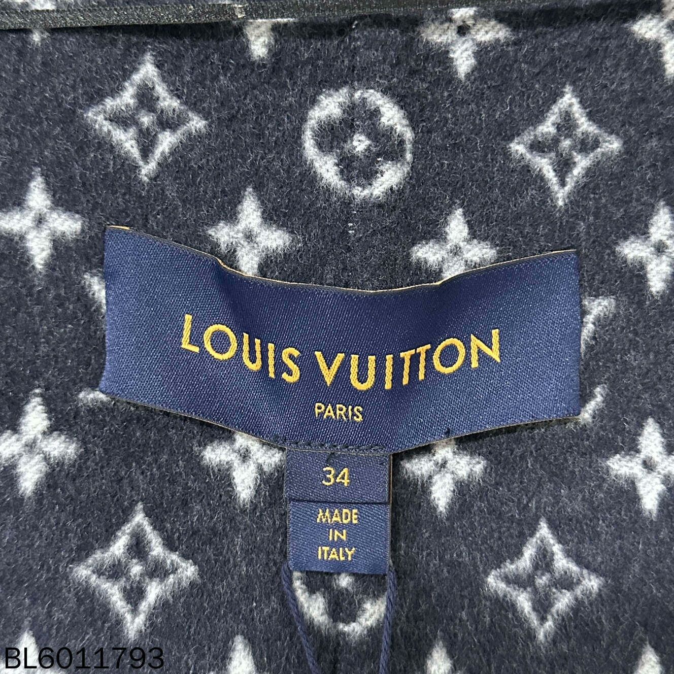 Louis Vuitton Louis Vuitton All-Over Print Long Robe Coat Size XXS / US 00 / IT 34 - 4 Thumbnail