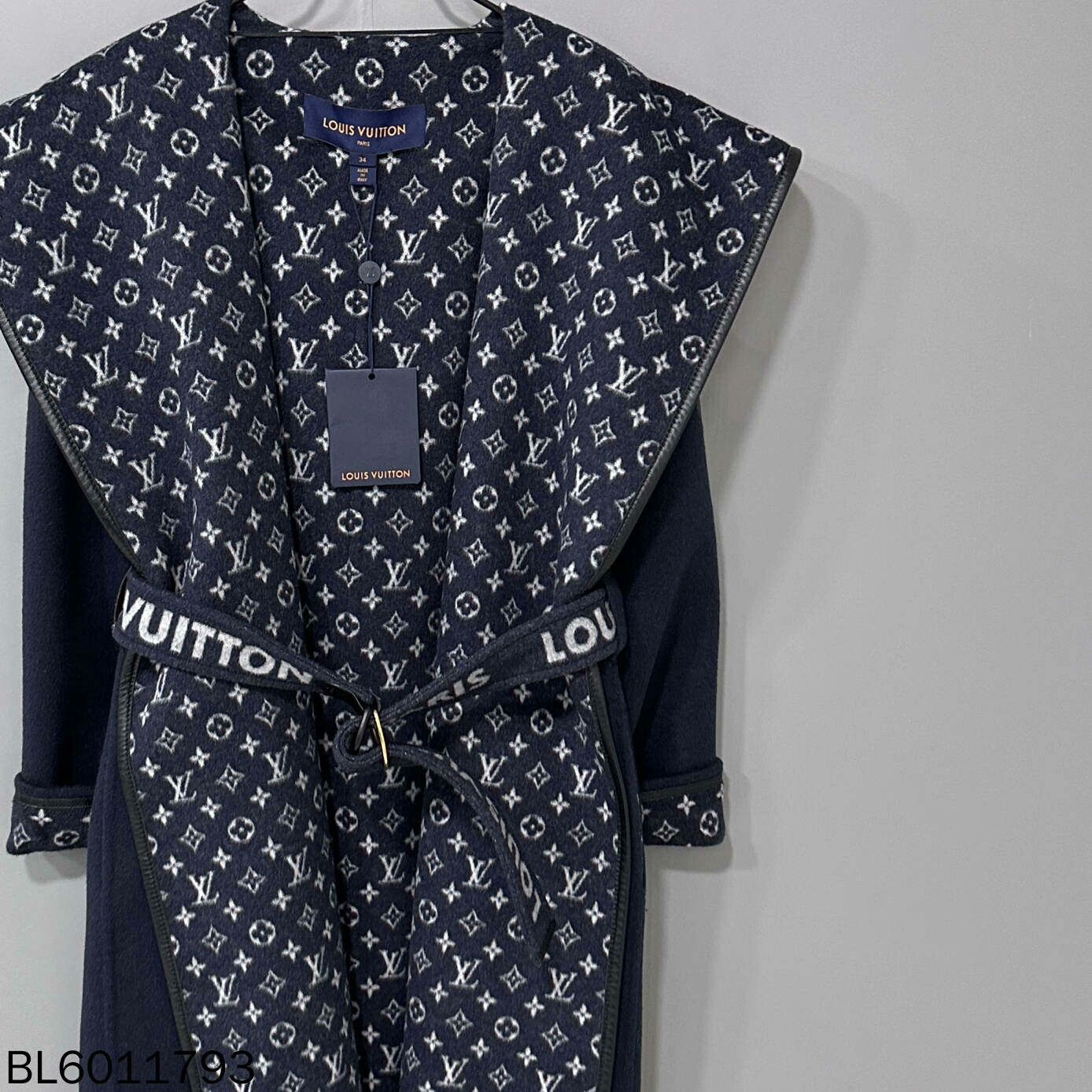 Louis Vuitton Louis Vuitton All-Over Print Long Robe Coat Size XXS / US 00 / IT 34 - 2 Thumbnail