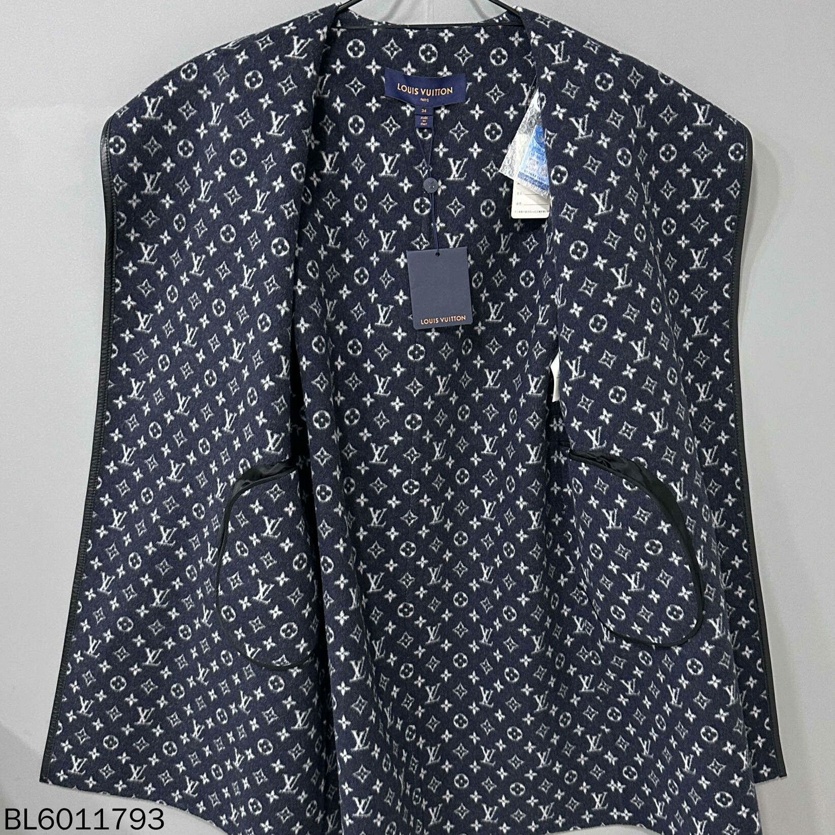 Louis Vuitton Louis Vuitton All-Over Print Long Robe Coat Size XXS / US 00 / IT 34 - 9 Thumbnail