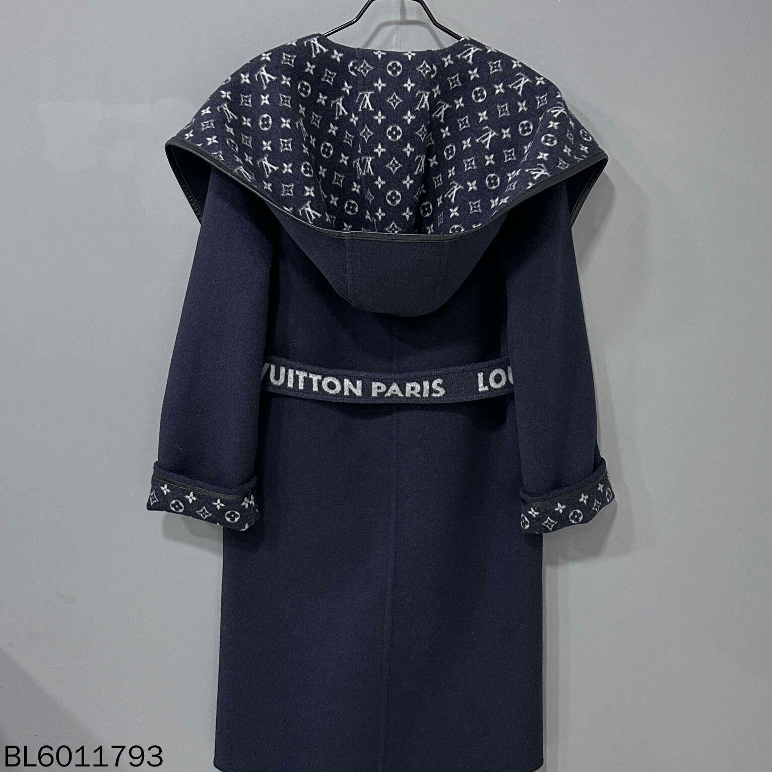 Louis Vuitton Louis Vuitton All-Over Print Long Robe Coat Size XXS / US 00 / IT 34 - 3 Thumbnail