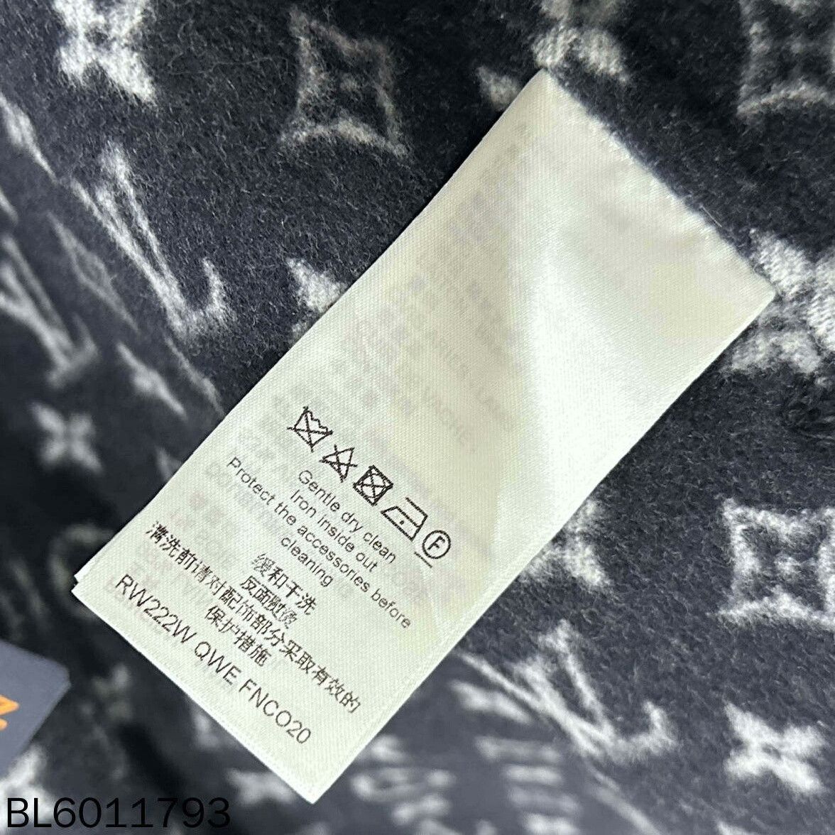 Louis Vuitton Louis Vuitton All-Over Print Long Robe Coat Size XXS / US 00 / IT 34 - 6 Thumbnail