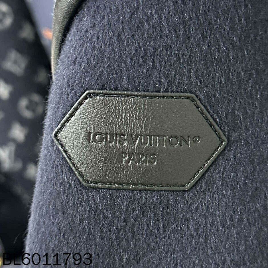 Louis Vuitton Louis Vuitton All-Over Print Long Robe Coat Size XXS / US 00 / IT 34 - 7 Thumbnail