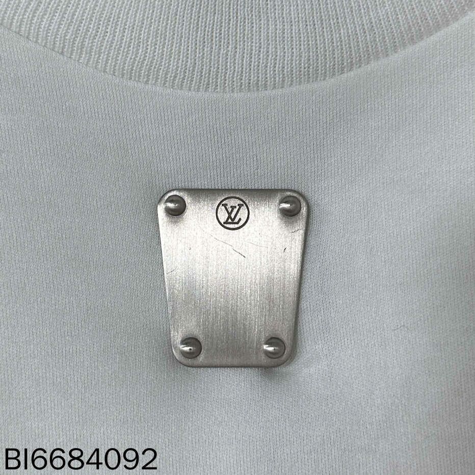 Louis Vuitton Louis Vuitton White Metal Nameplate Short-Sleeve Size US M / EU 48-50 / 2 - 5 Thumbnail