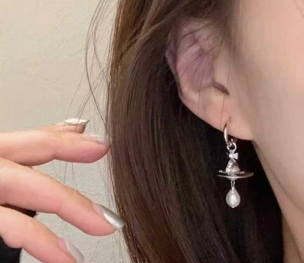 Vivienne Westwood Vivienne Westwood Saturn Pearl Pendant Earrings Size ONE SIZE - 5 Thumbnail