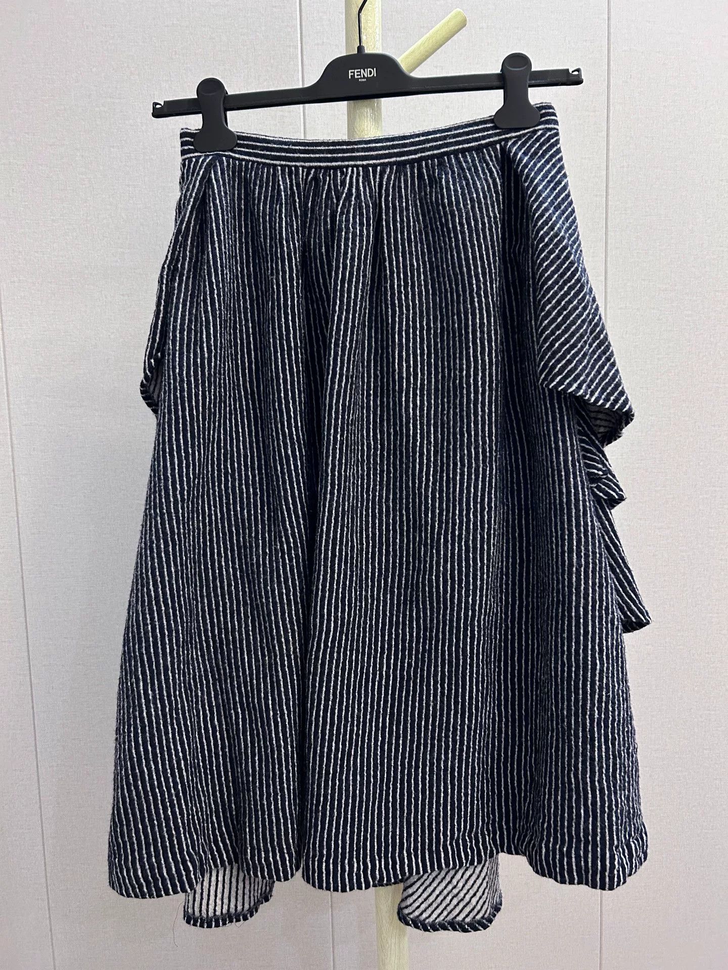 Comme des Garcons Comme des Garçons Wool Midi Skirt Size 27" / US 4 / IT 40 - 2 Thumbnail