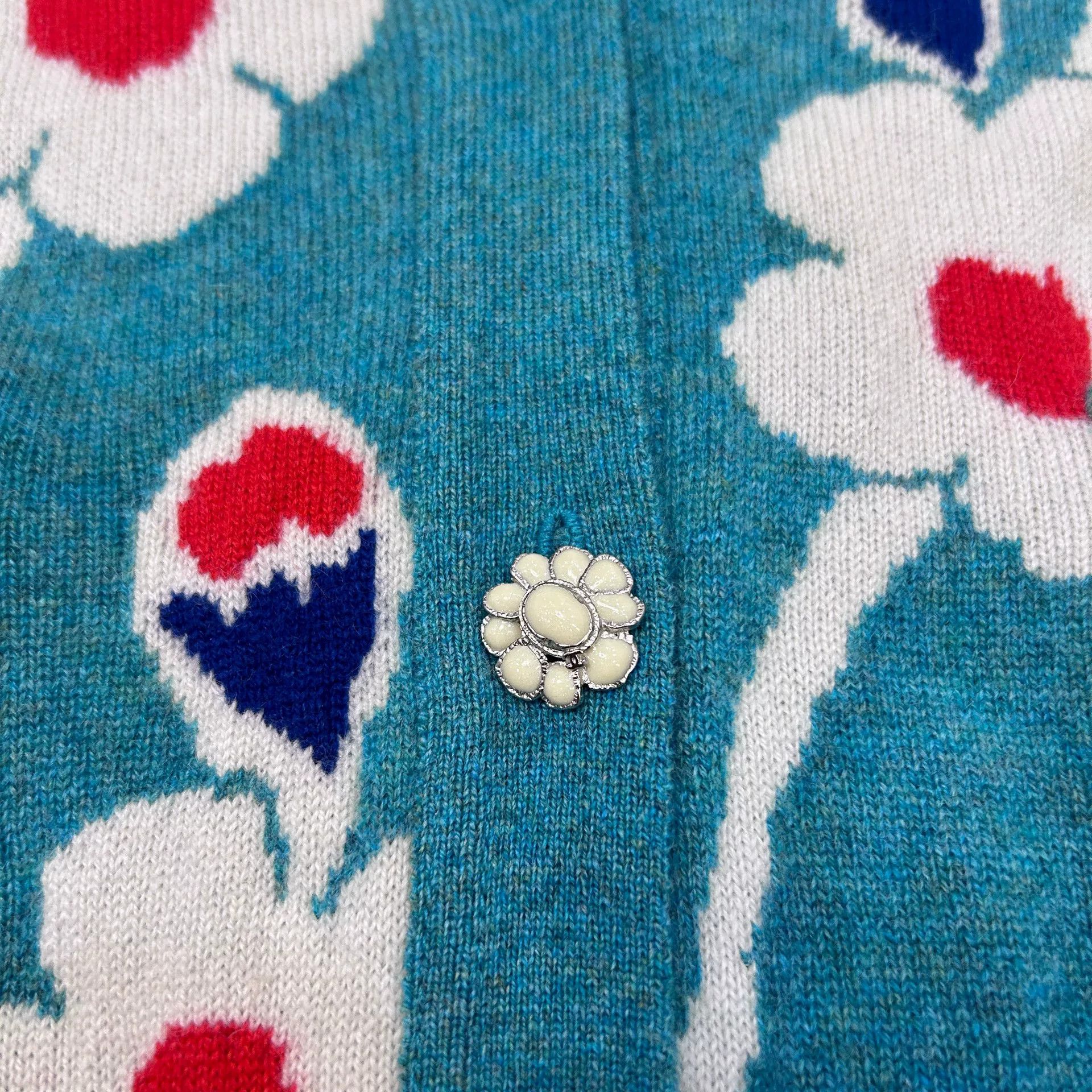 Chanel Chanel Cashmere Cardigan in Excellent Condition Size S / US 4 / IT 40 - 2 Thumbnail
