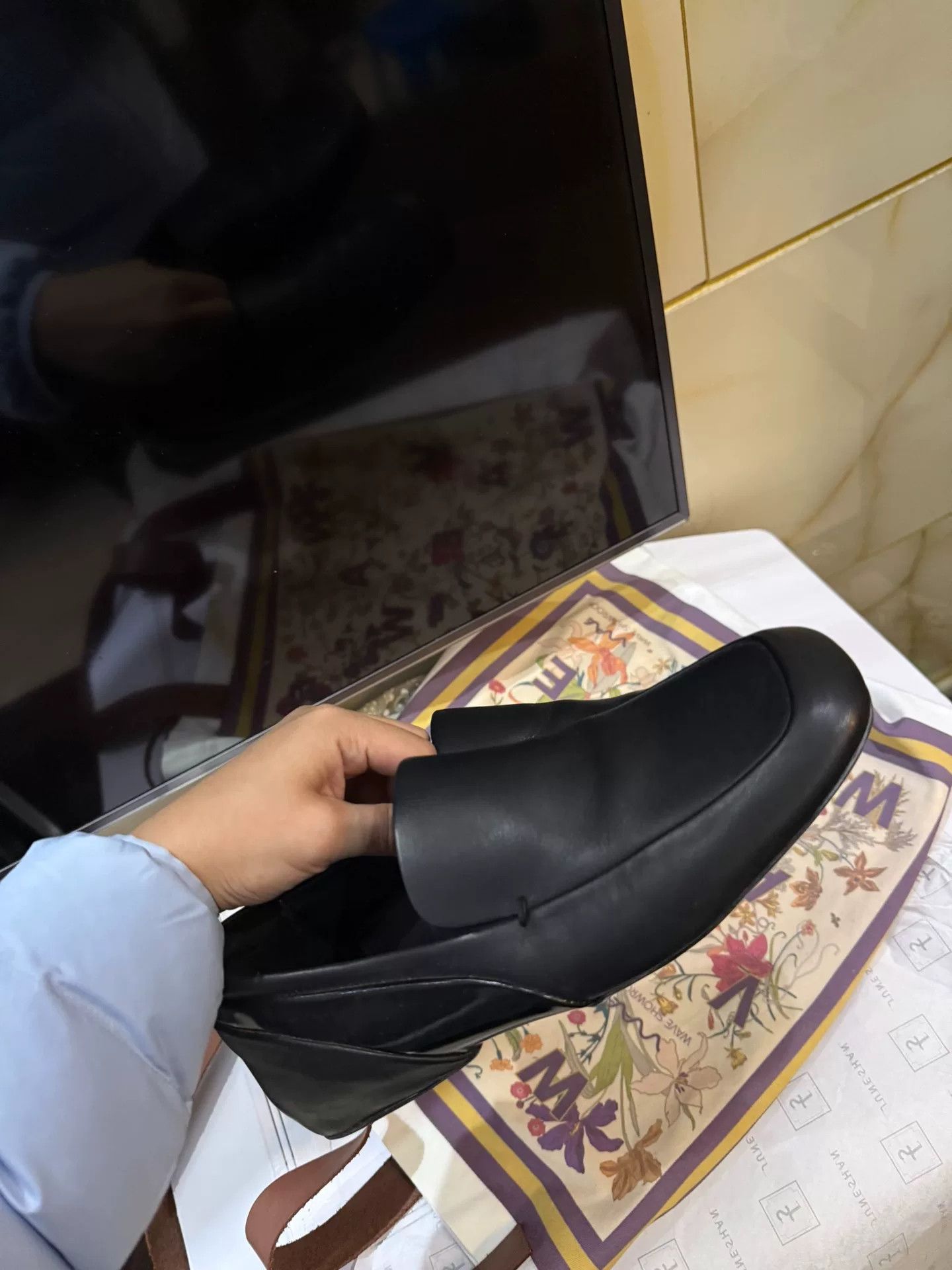 Gucci Gucci Vintage Black Leather Loafers Size 37.5 Size US 6.5 / IT 36.5 - 4 Thumbnail
