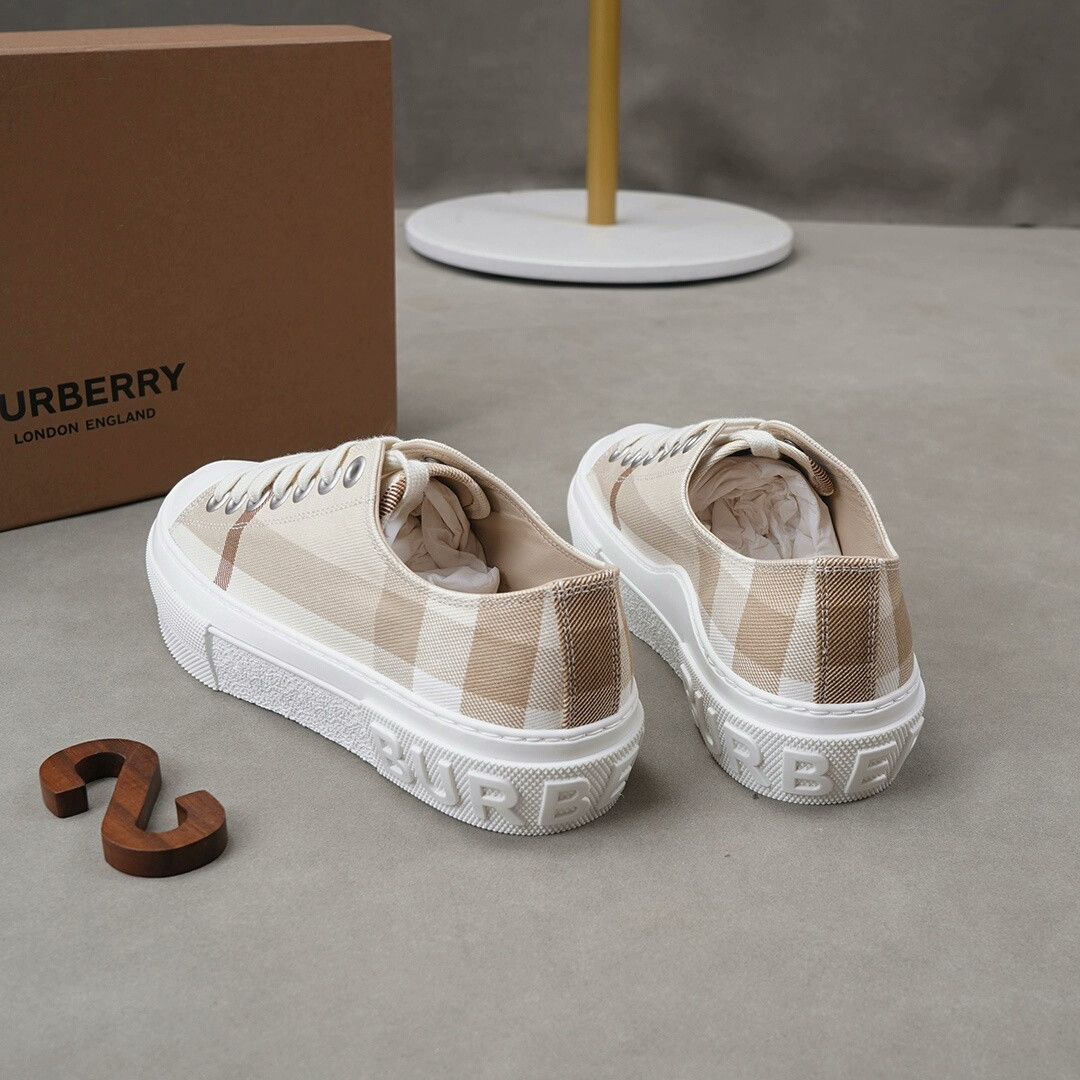 Burberry Burberry Canvas Fashion Sneakers for Women Size US 4 / IT 34 - 2 Thumbnail
