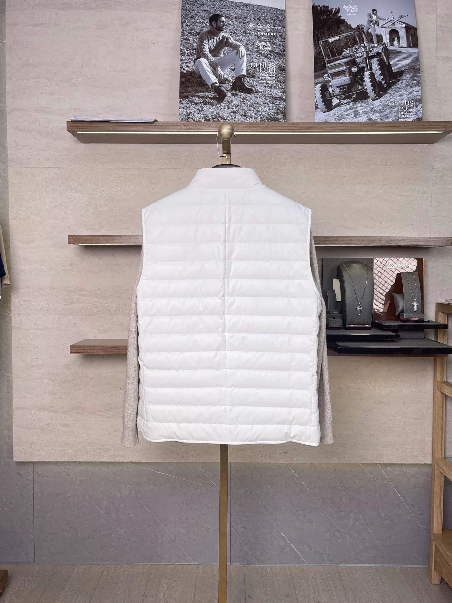 Brunello Cucinelli Brunello Cucinelli White Down Vest Size US S / EU 44-46 / 1 - 2 Thumbnail