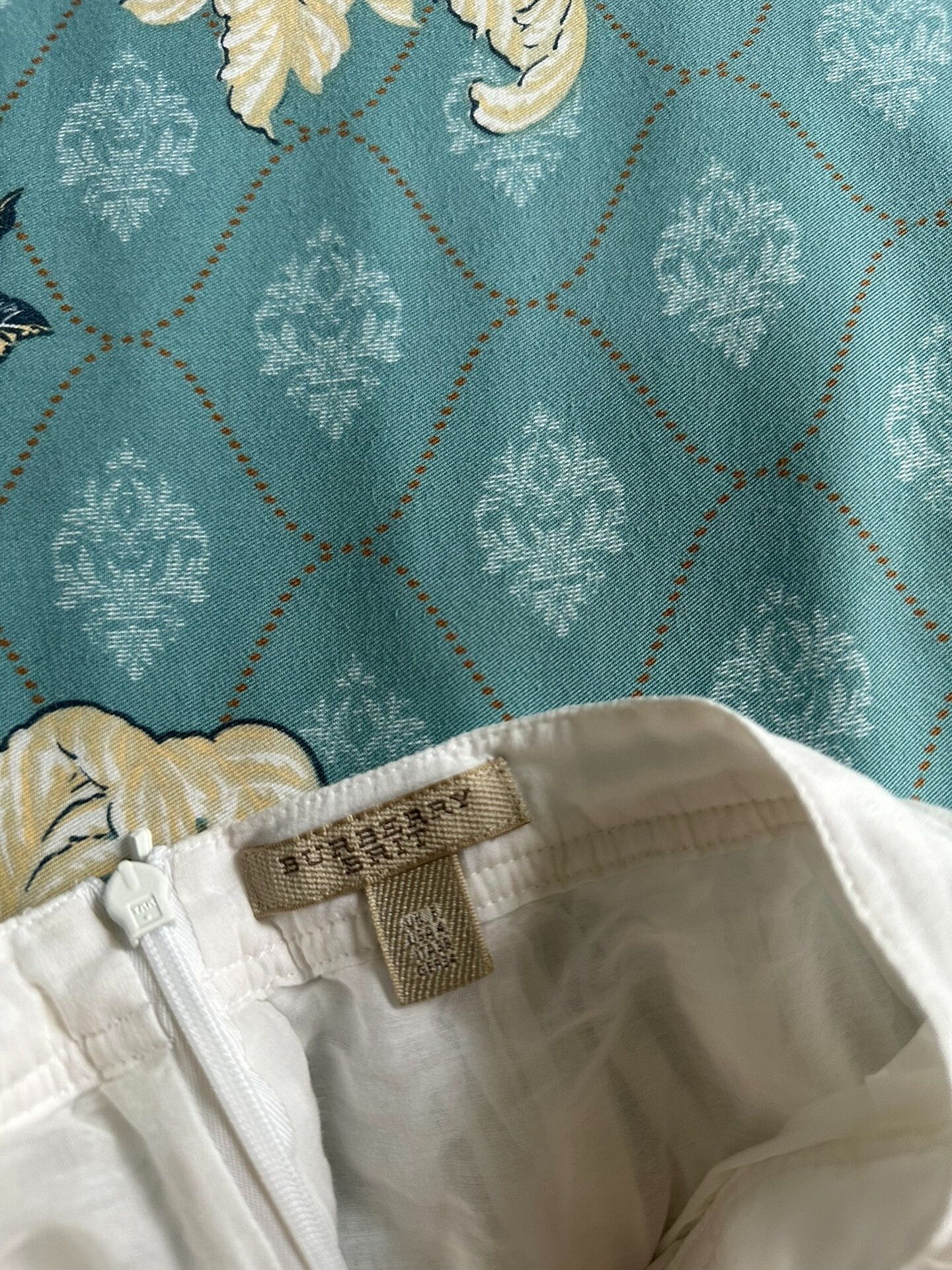 Burberry Burberry White Skirt with Fluffy Fabric Size 26" / US 2 / IT 38 - 4 Thumbnail