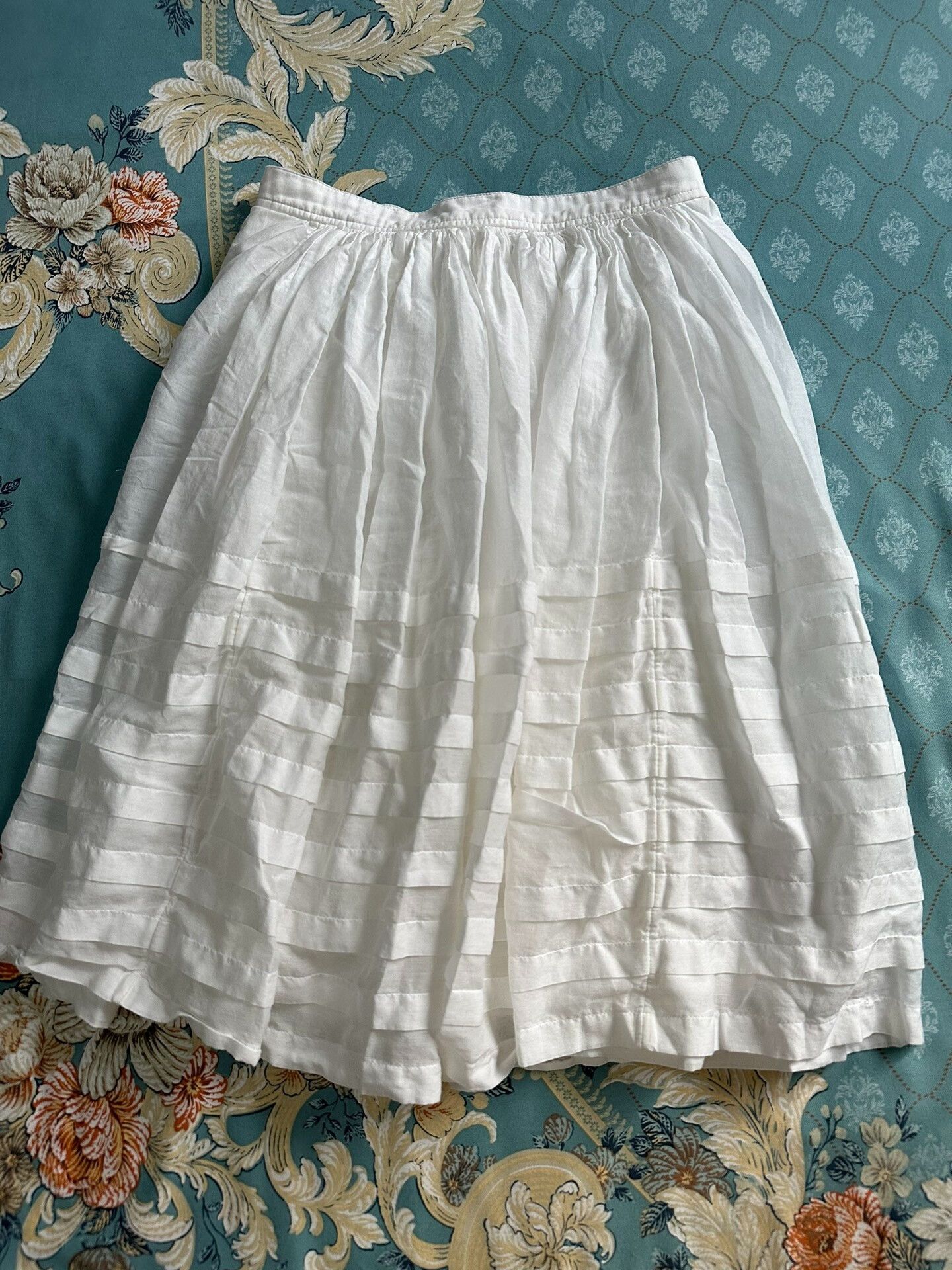 Burberry Burberry White Skirt with Fluffy Fabric Size 26" / US 2 / IT 38 - 3 Thumbnail