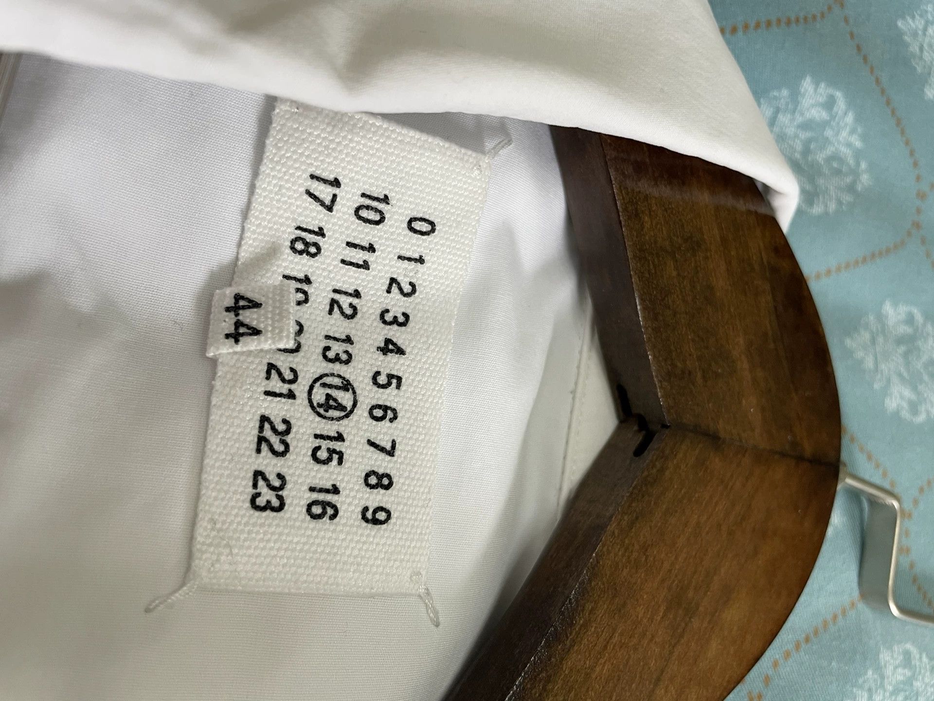 Maison Margiela Maison Margiela White Shirt for Men Size US S / EU 44-46 / 1 - 5 Thumbnail