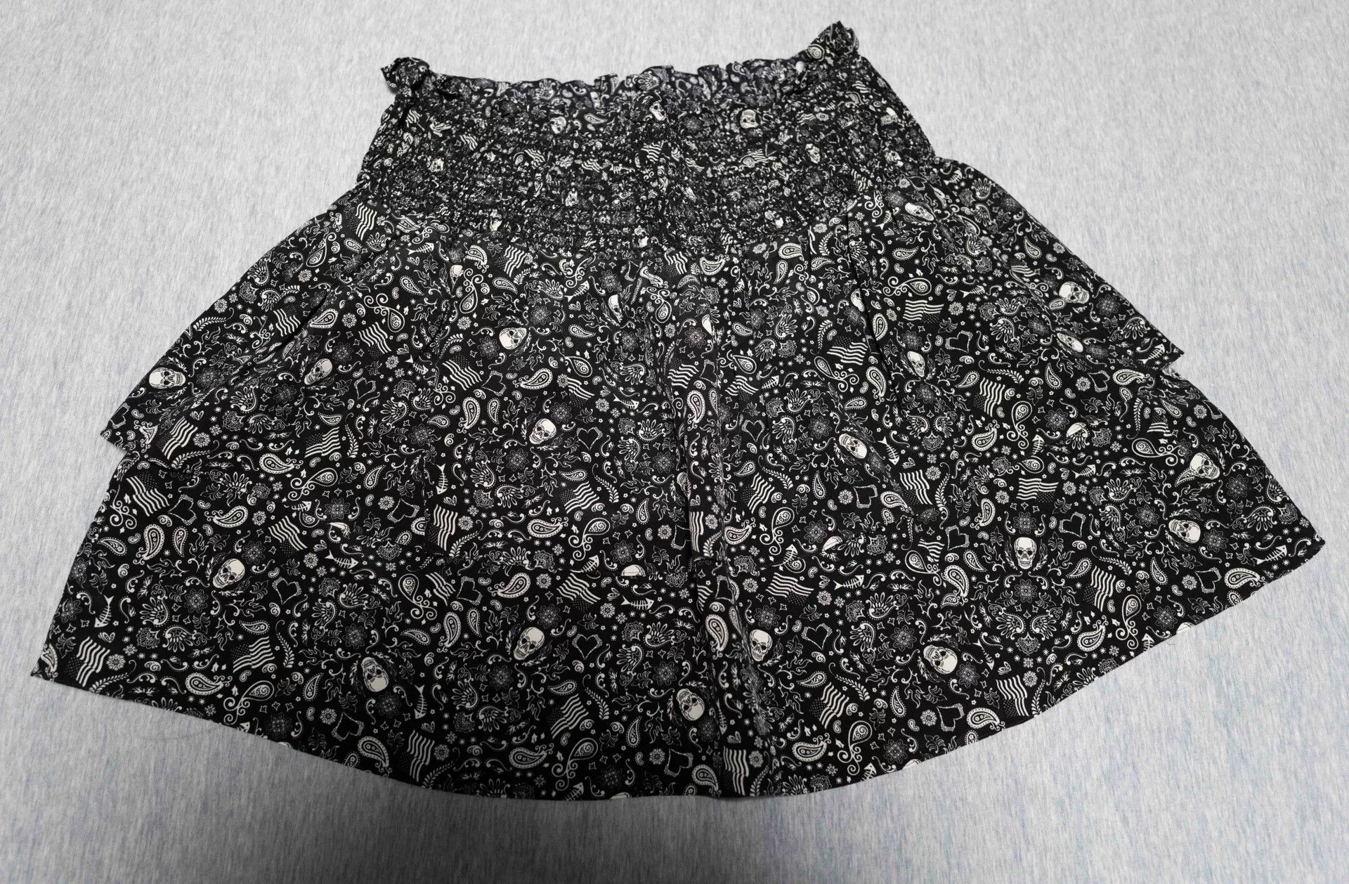 Saint Laurent Paris Saint Laurent Silk Printed Mini Skirt Size 34" / US 12 / IT 48 - 2 Thumbnail