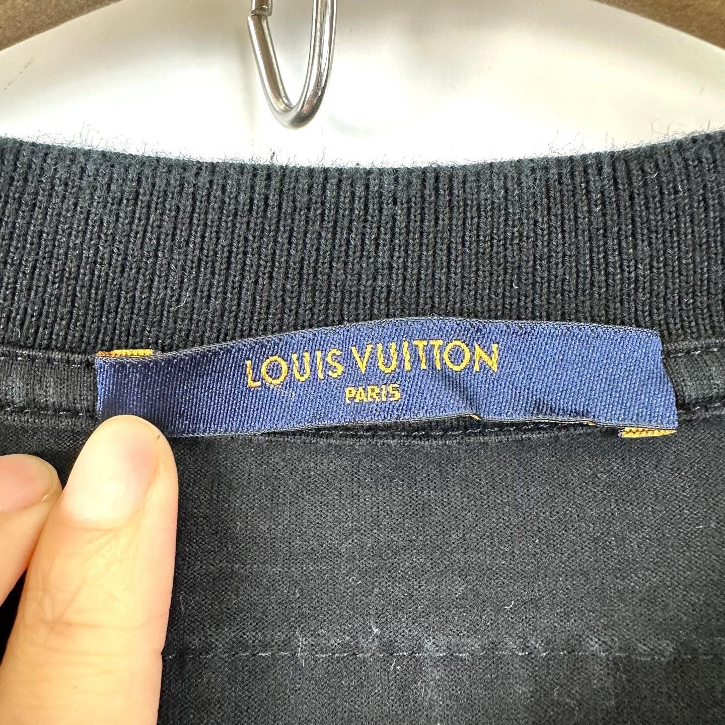 Louis Vuitton Louis Vuitton Black Logo Print T-Shirt Size US XL / EU 56 / 4 - 4 Thumbnail