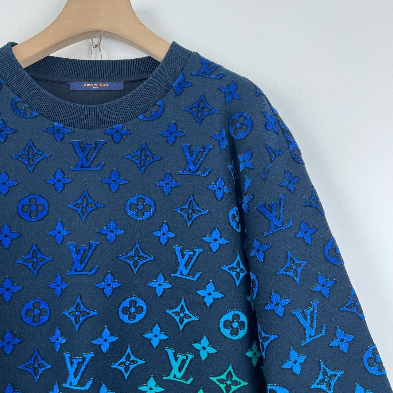 Louis Vuitton Louis Vuitton Blue Green Gradient Print Sweatshirt Size US XXL / EU 58 / 5 - 4 Thumbnail