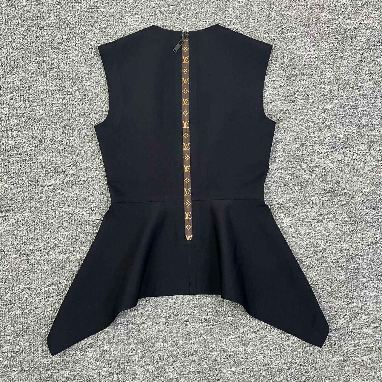 Louis Vuitton Louis Vuitton Monogram Black Ruffle Top Size XS / US 0-2 / IT 36-38 - 2 Thumbnail