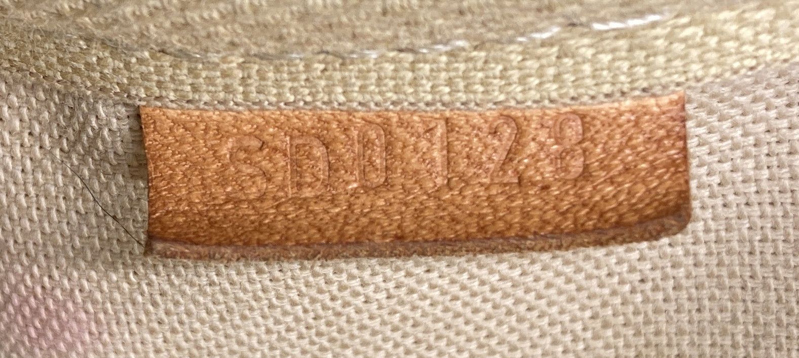 Louis Vuitton Favorite Handbag Size ONE SIZE - 8 Thumbnail