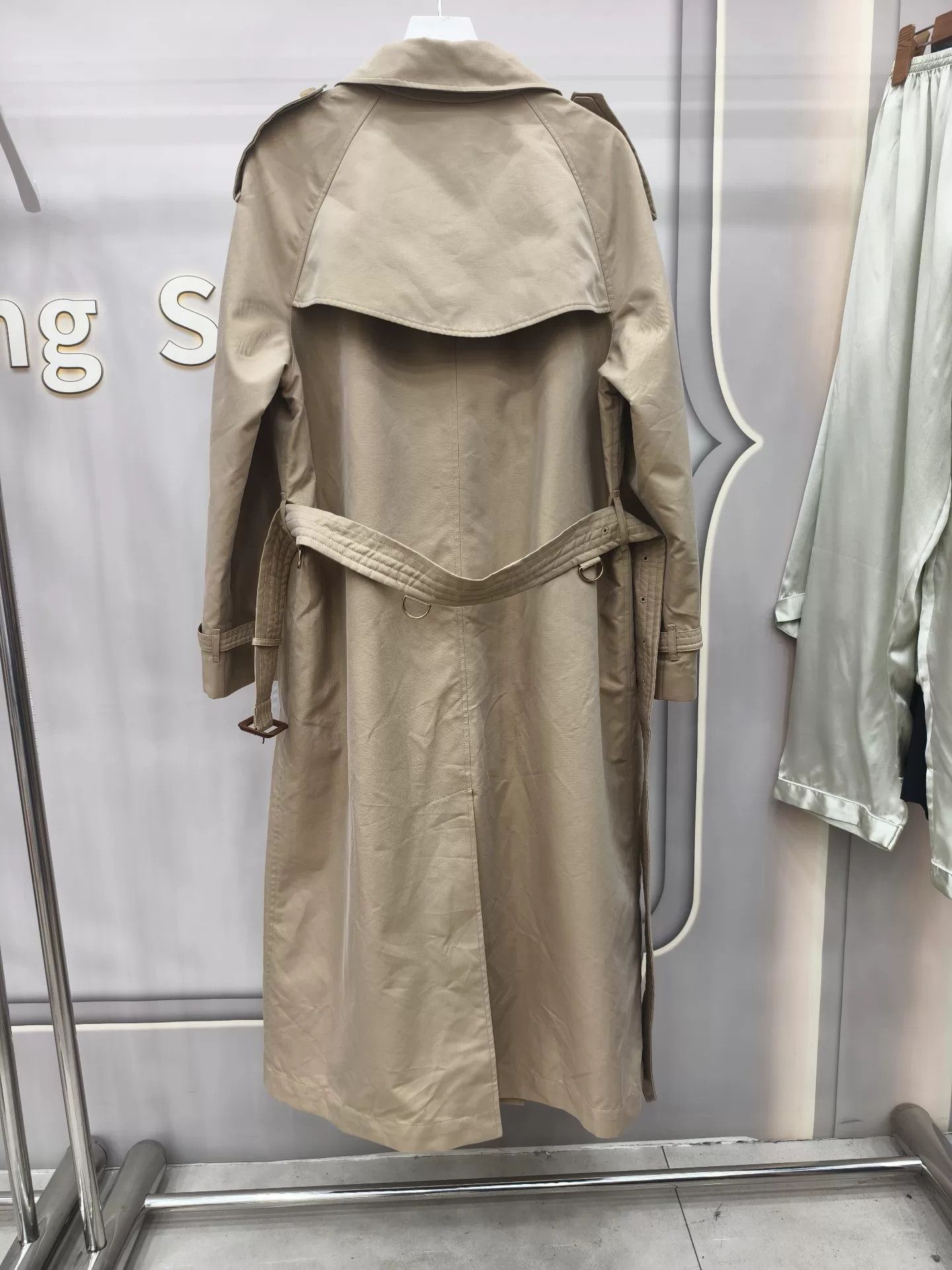 Burberry Burberry Classic Beige Trench Coat Size M / US 6-8 / IT 42-44 - 3 Thumbnail
