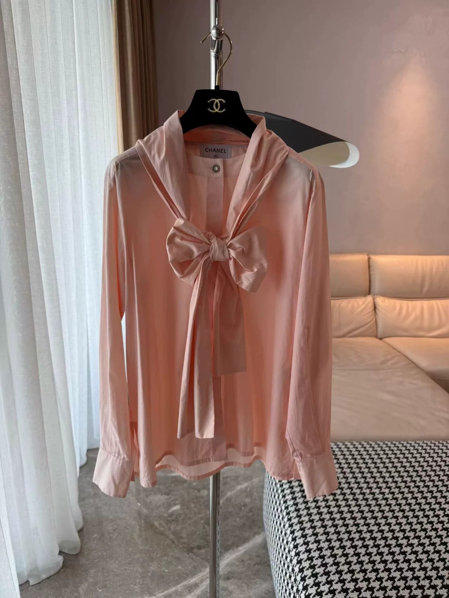 Chanel Chanel Bow Tie Blouse in Pink Size XS / US 0-2 / IT 36-38 - 2 Thumbnail