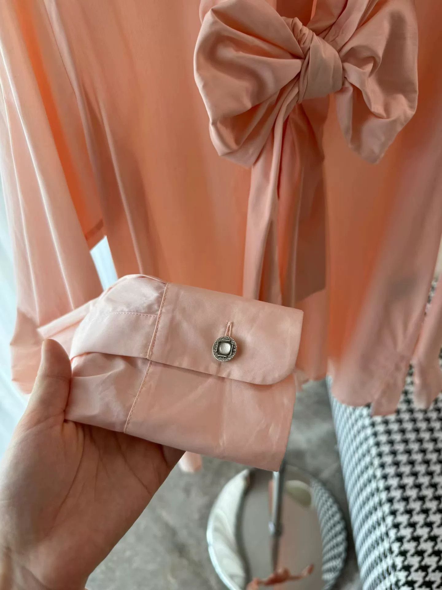 Chanel Chanel Bow Tie Blouse in Pink Size XS / US 0-2 / IT 36-38 - 4 Thumbnail