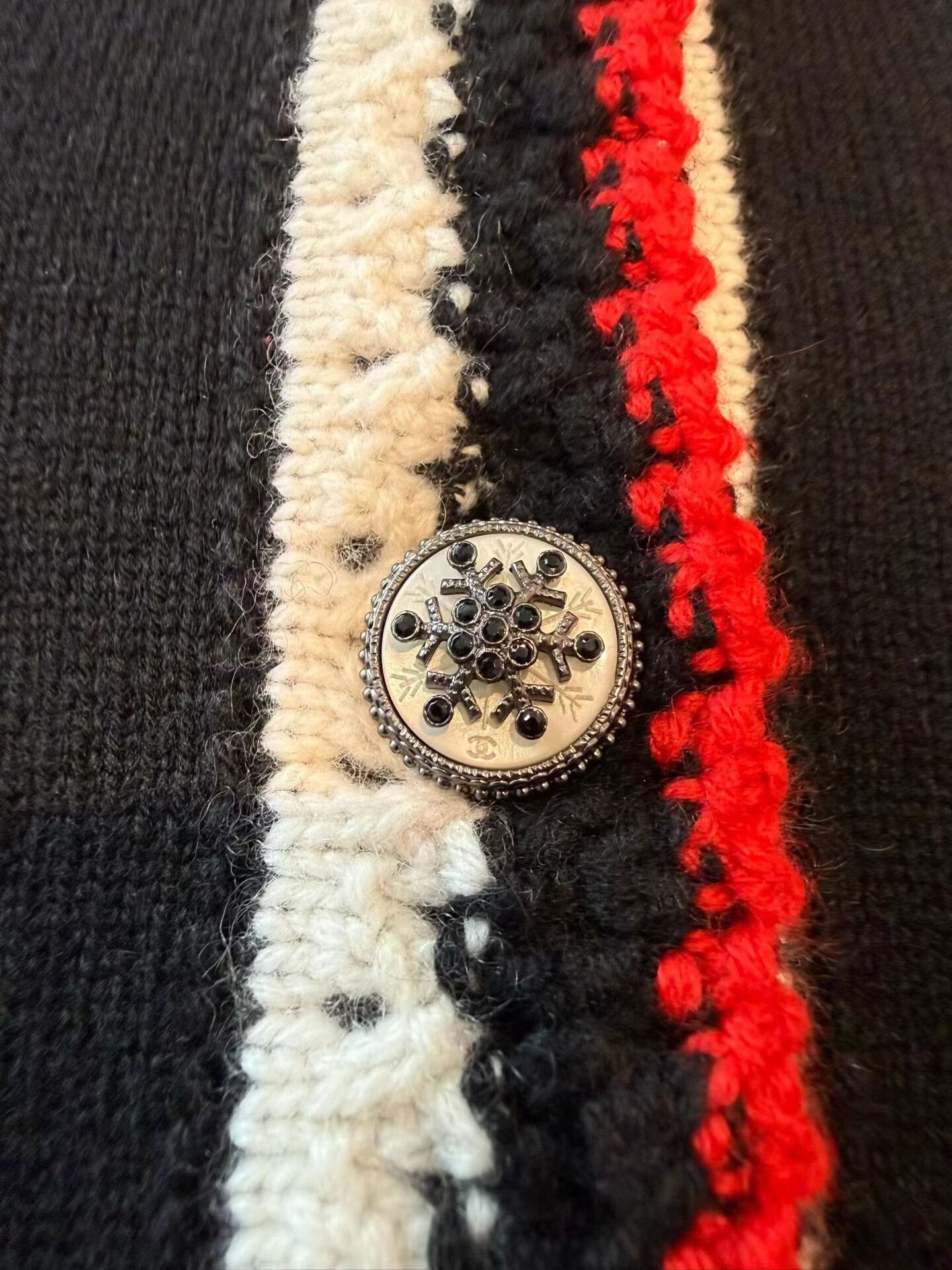 Chanel Chanel Cashmere Jacket with Button Details Size XS / US 0-2 / IT 36-38 - 6 Thumbnail