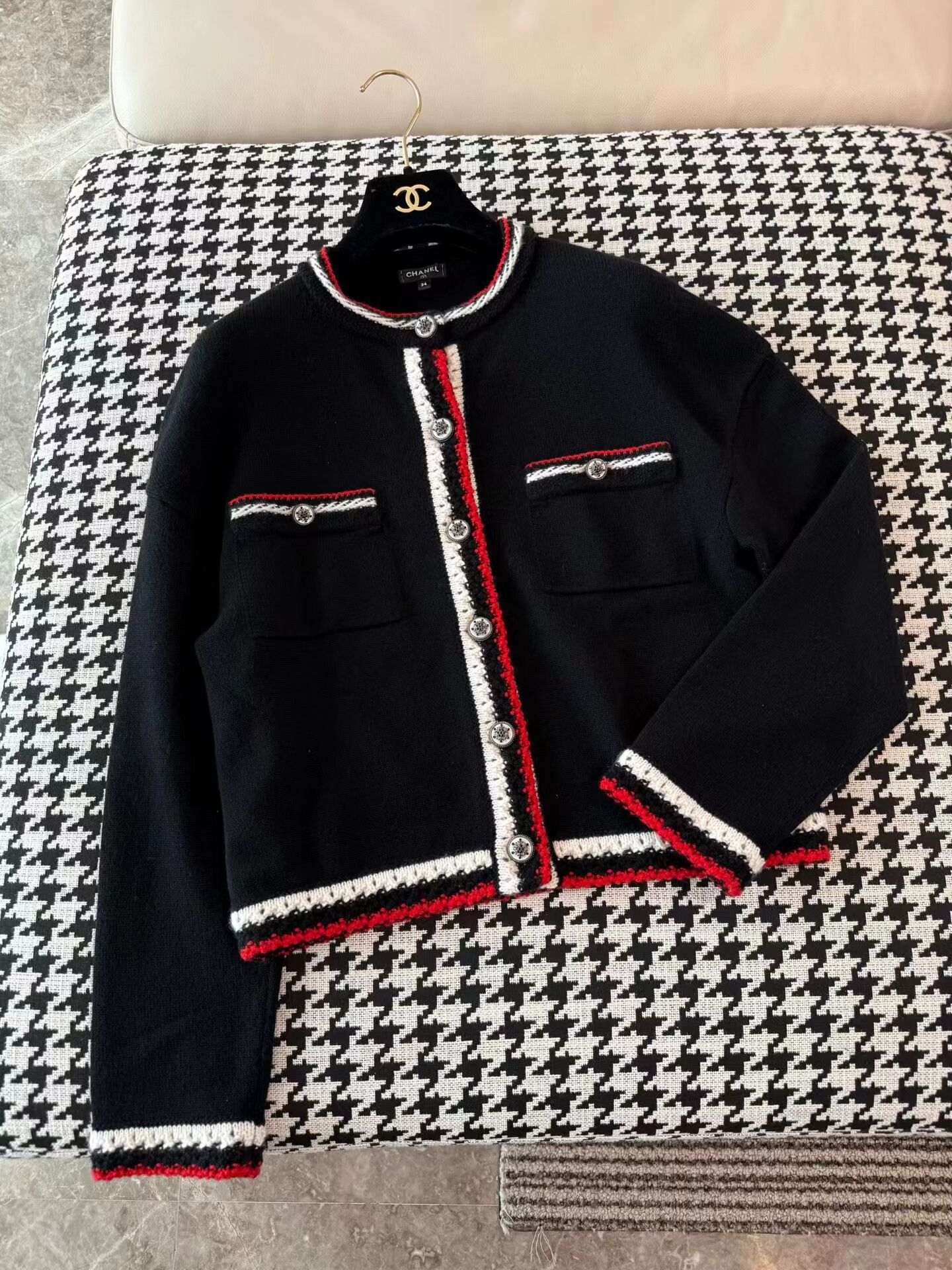 Chanel Chanel Cashmere Jacket with Button Details Size XS / US 0-2 / IT 36-38 - 4 Thumbnail