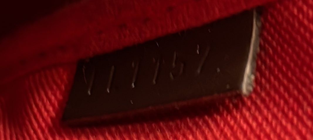 Louis Vuitton Favorite Handbag Size ONE SIZE - 7 Thumbnail