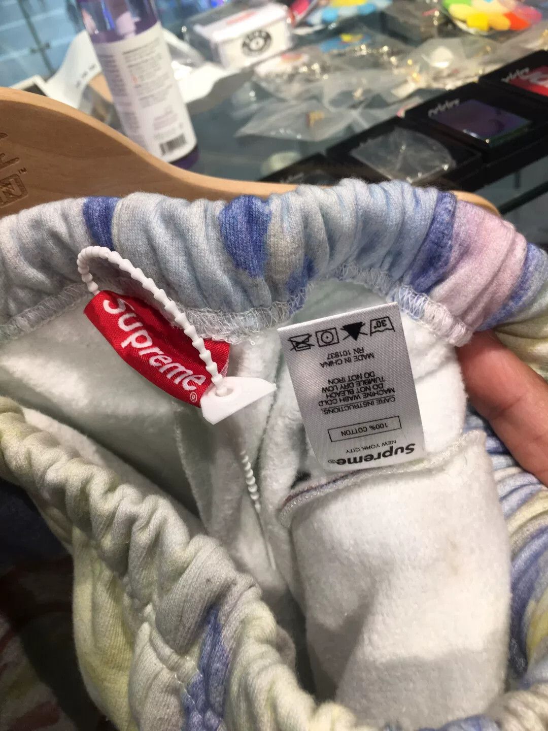 Supreme supreme multicolor landscape sweatshorts size M Size US 32 / EU 48 - 4 Thumbnail