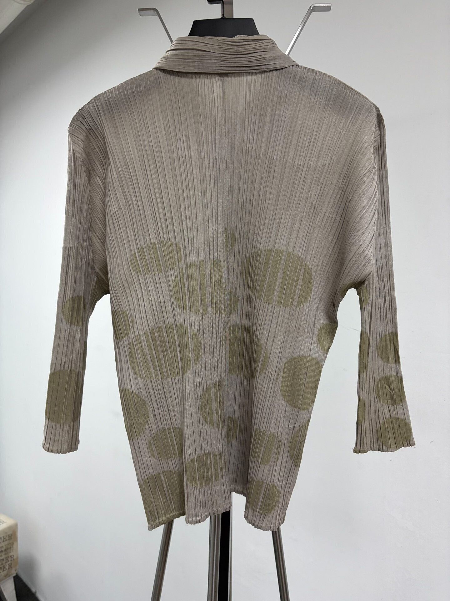Pleats Please Issey Miyake Pleats Please ISSEY MIYAKE Top Size M / US 6-8 / IT 42-44 - 2 Thumbnail