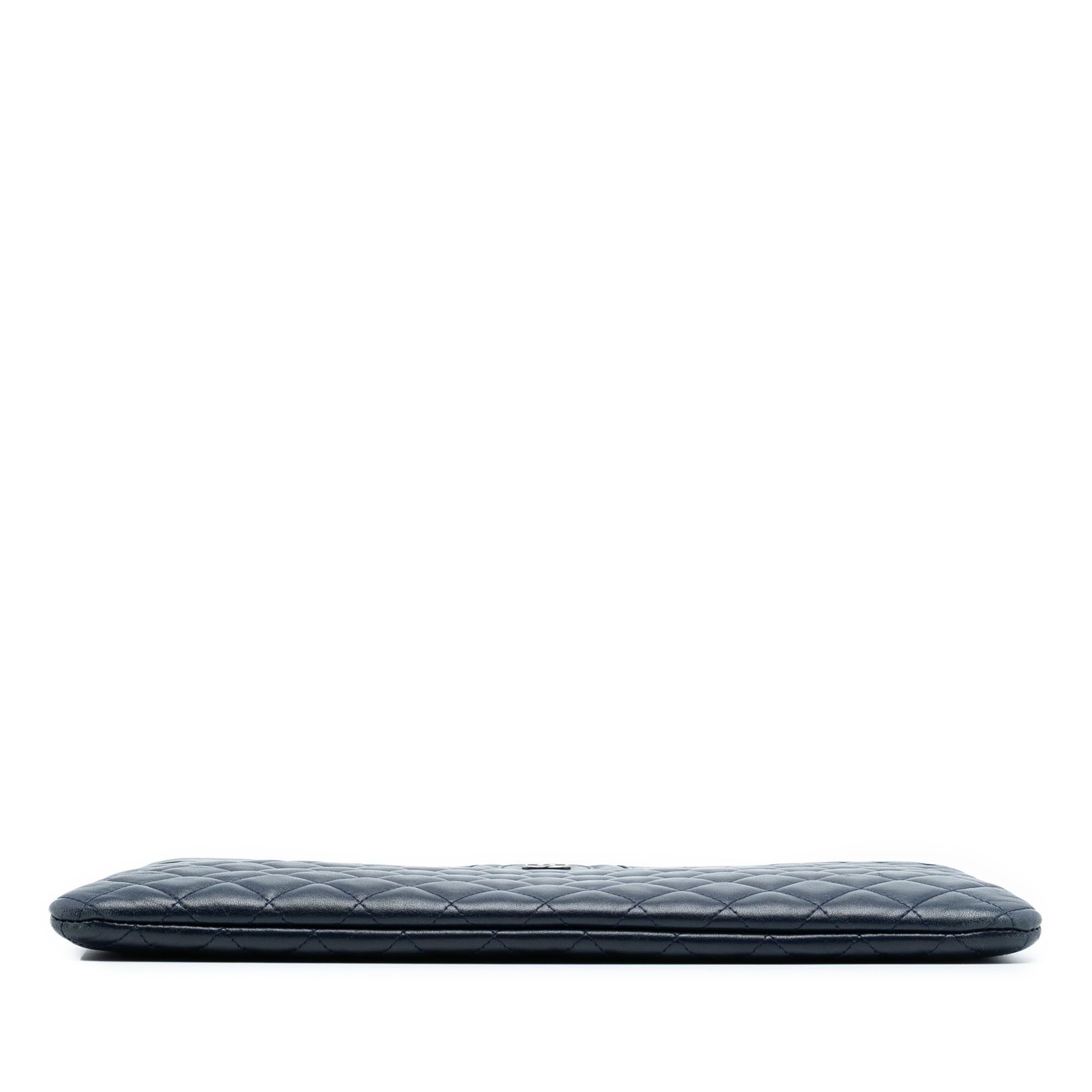 Chanel Chanel Large CC Bicolor Quilted Lambskin Clutch Size ONE SIZE - 3 Thumbnail
