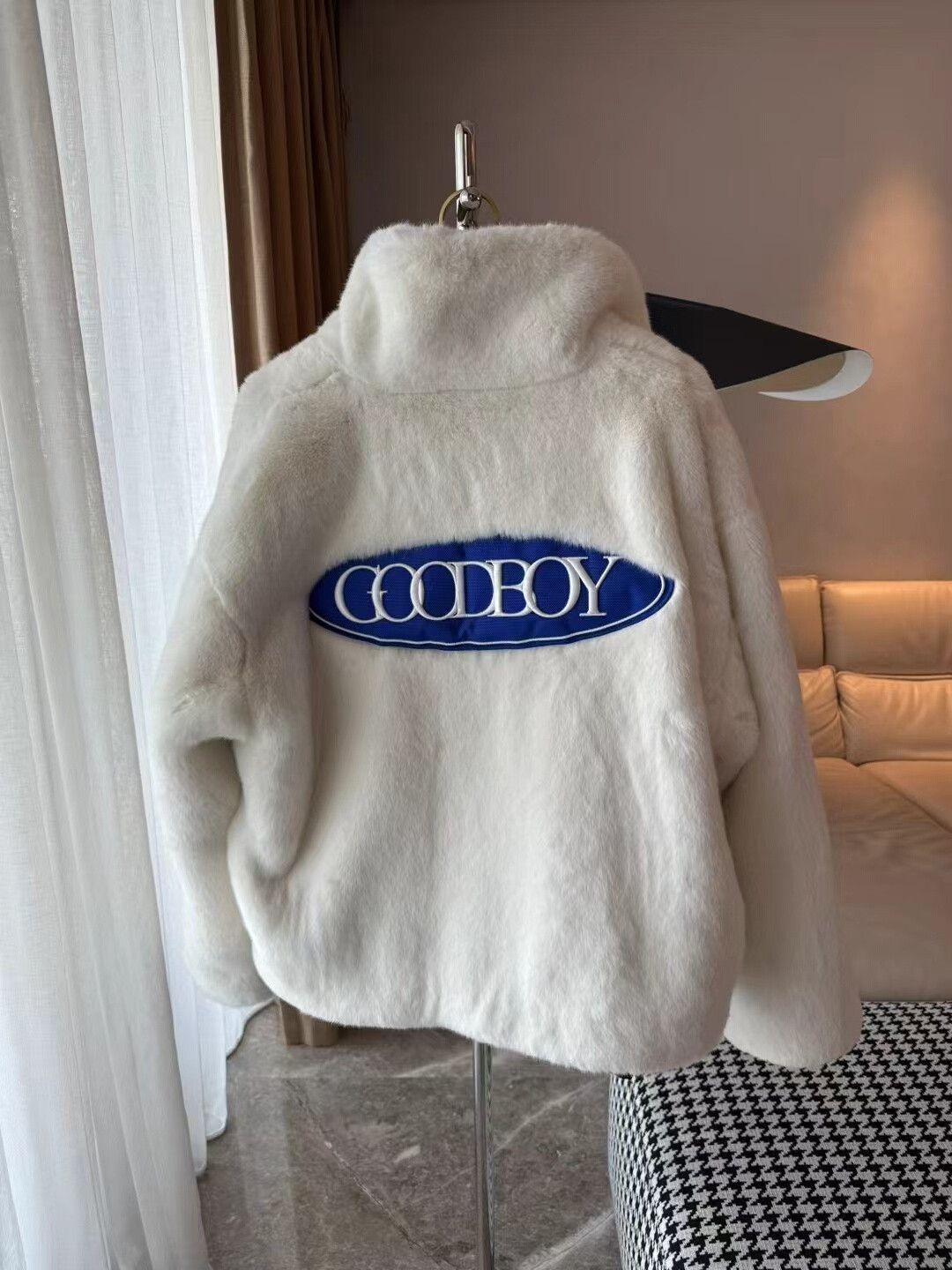 XOXO Cozy White Eco-Fur Jacket Size M / US 6-8 / IT 42-44 - 2 Thumbnail
