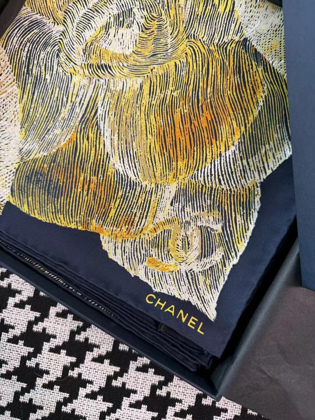 Chanel Chanel Camellia Silk Scarf Size ONE SIZE - 2 Thumbnail