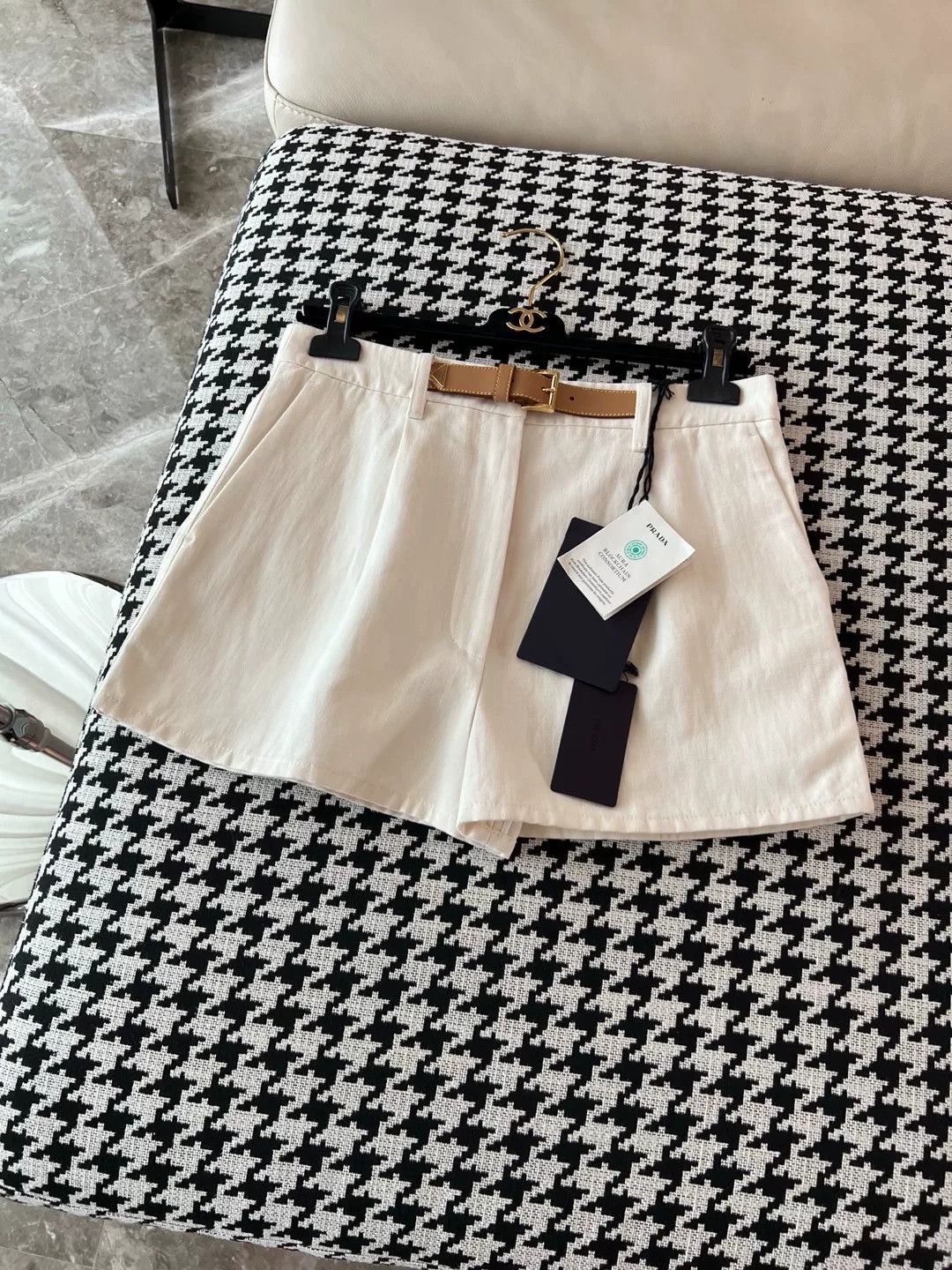 Prada Prada Cotton-Linen Triangle Logo Shorts Size 38" / US 16 / IT 52 - 3 Thumbnail