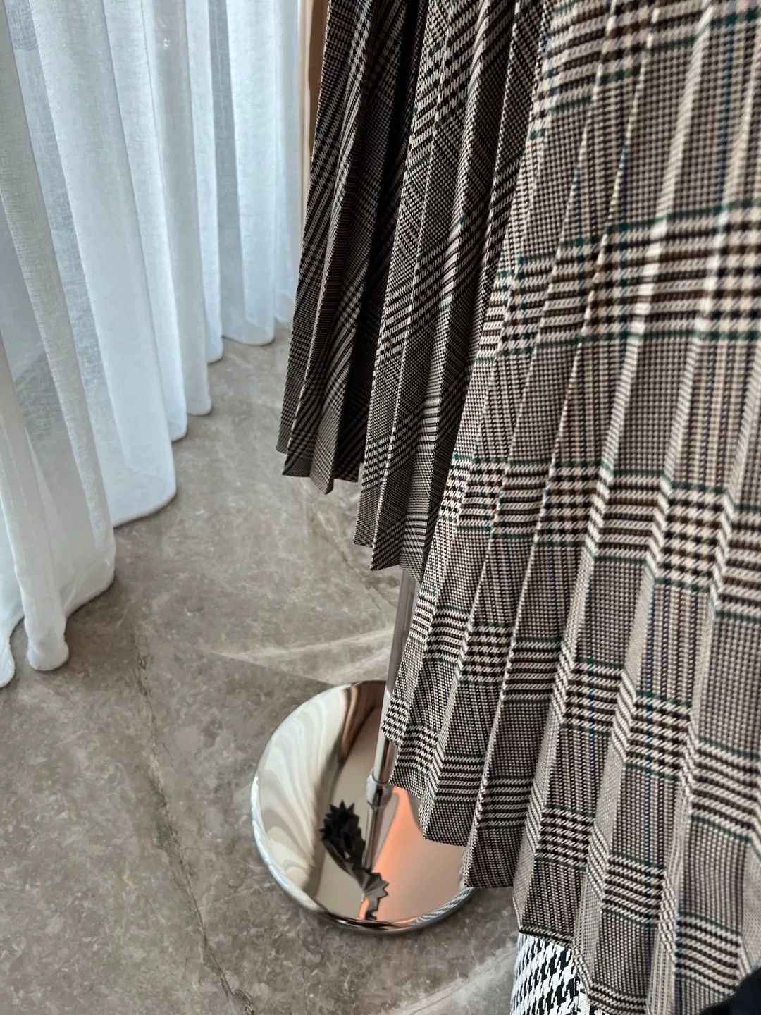 MM6 Maison Margiela Pleated Check Skirt Size 38" / US 16 / IT 52 - 4 Thumbnail
