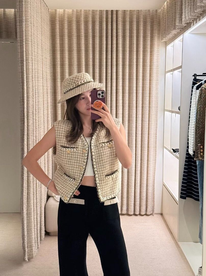 Chanel Chanel Woven Vest in Light Gold Size S / US 4 / IT 40 - 7 Thumbnail