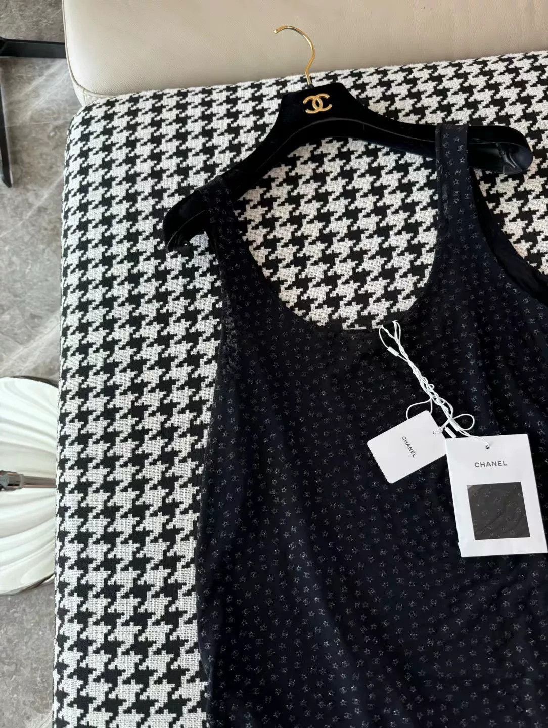 Chanel Loose-Fitting Chanel Tank Top 24c Size S / US 4 / IT 40 - 2 Thumbnail
