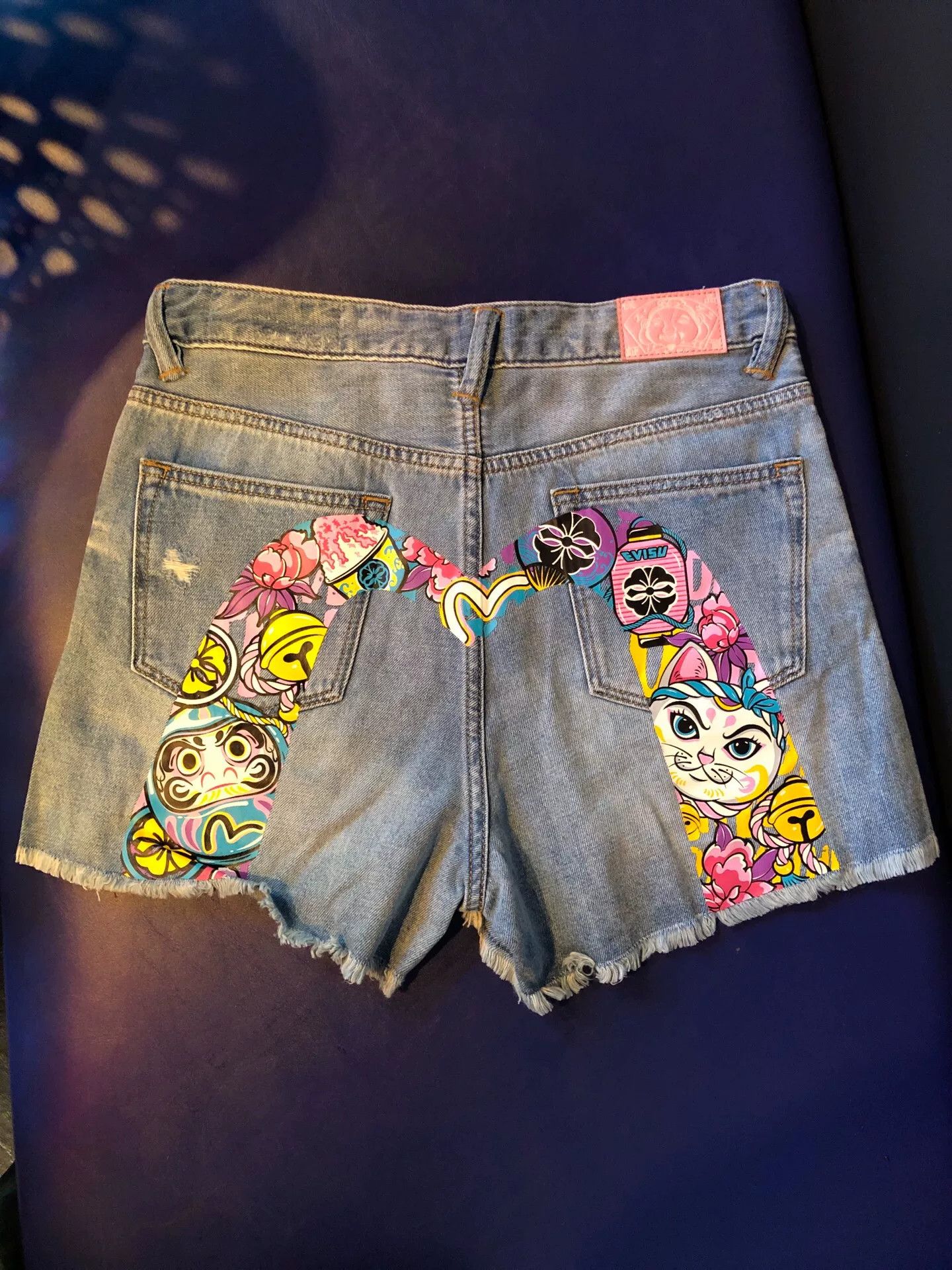 Evisu Evisu Women's Denim Shorts with Cat Print Size 28" / US 6 / IT 42 - 2 Thumbnail