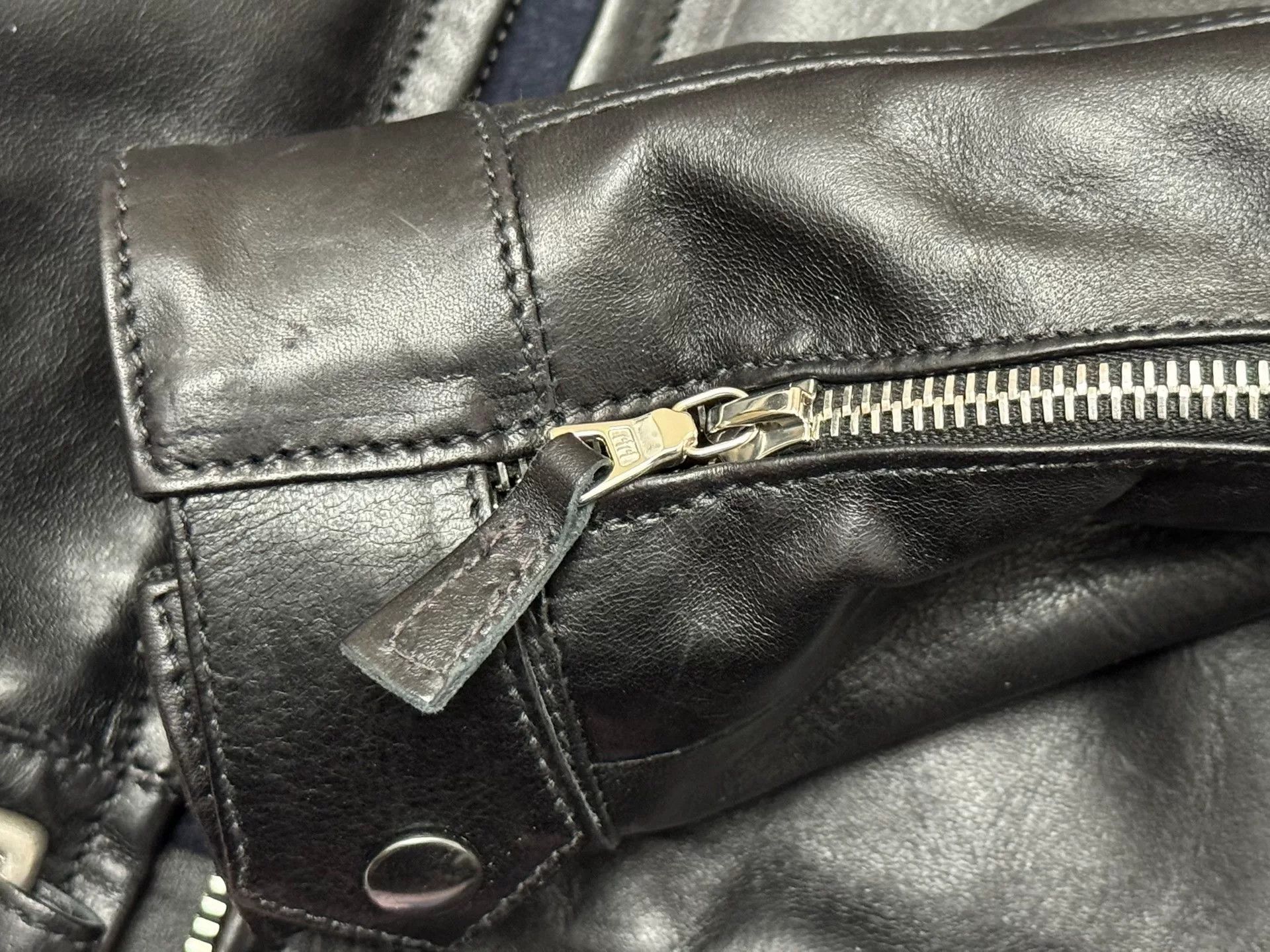 Eastman Leather Clothing WWII-Inspired Black Leather Flight Jacket Size US L / EU 52-54 / 3 - 5 Thumbnail