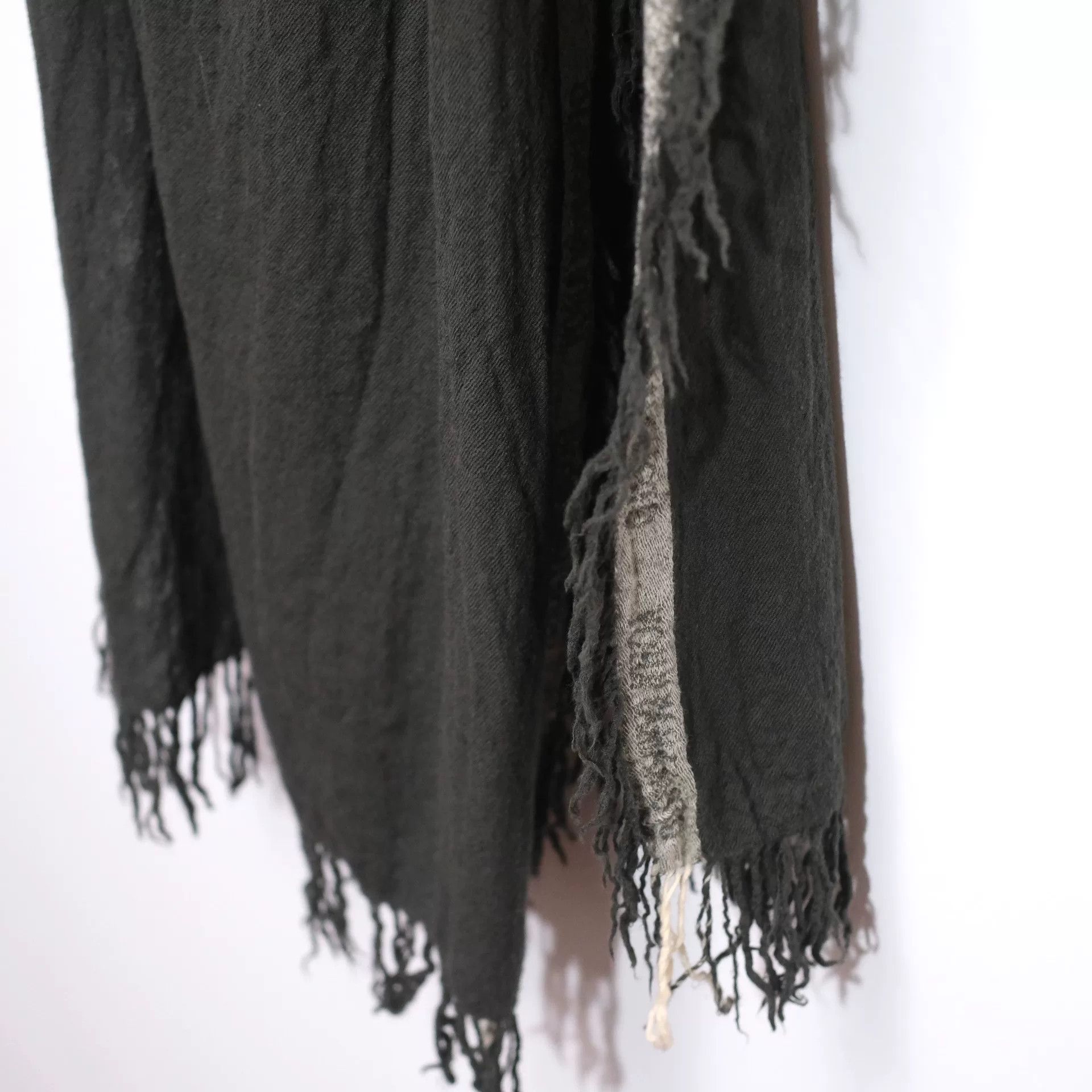 Yohji Yamamoto Yohji Yamamoto Dune Scarf with Frayed Edges Size ONE SIZE - 3 Thumbnail