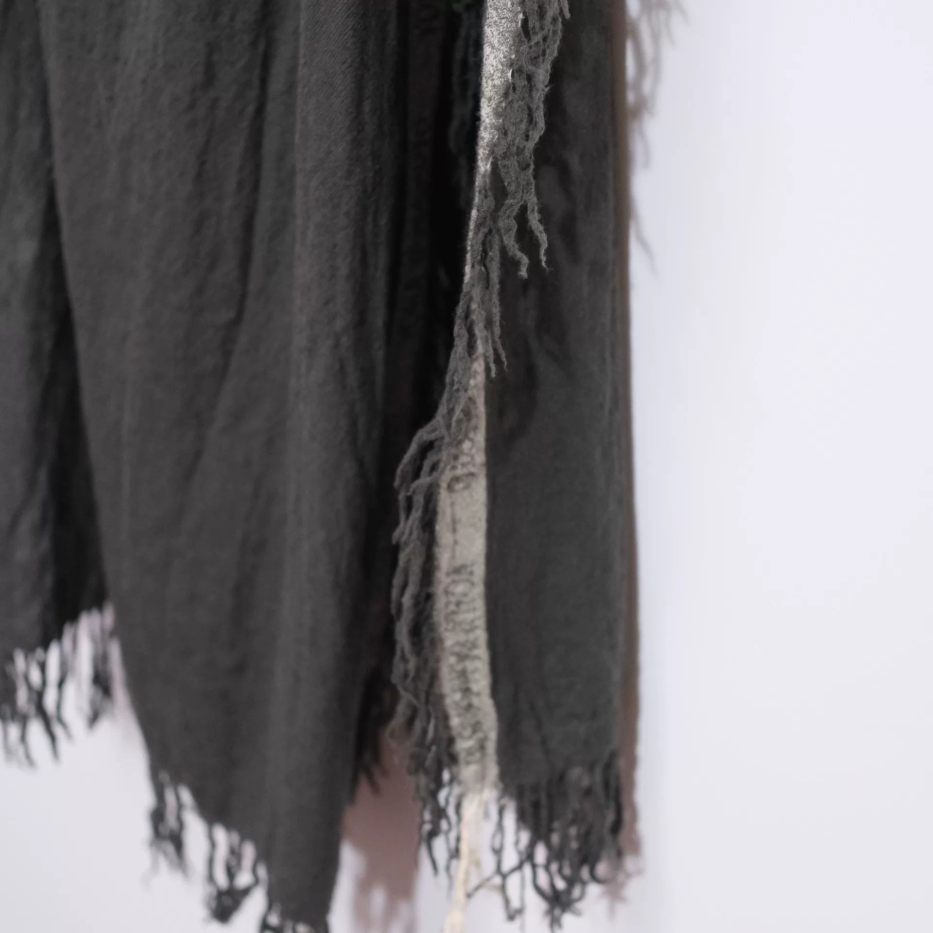 Yohji Yamamoto Yohji Yamamoto Dune Scarf with Frayed Edges Size ONE SIZE - 4 Thumbnail