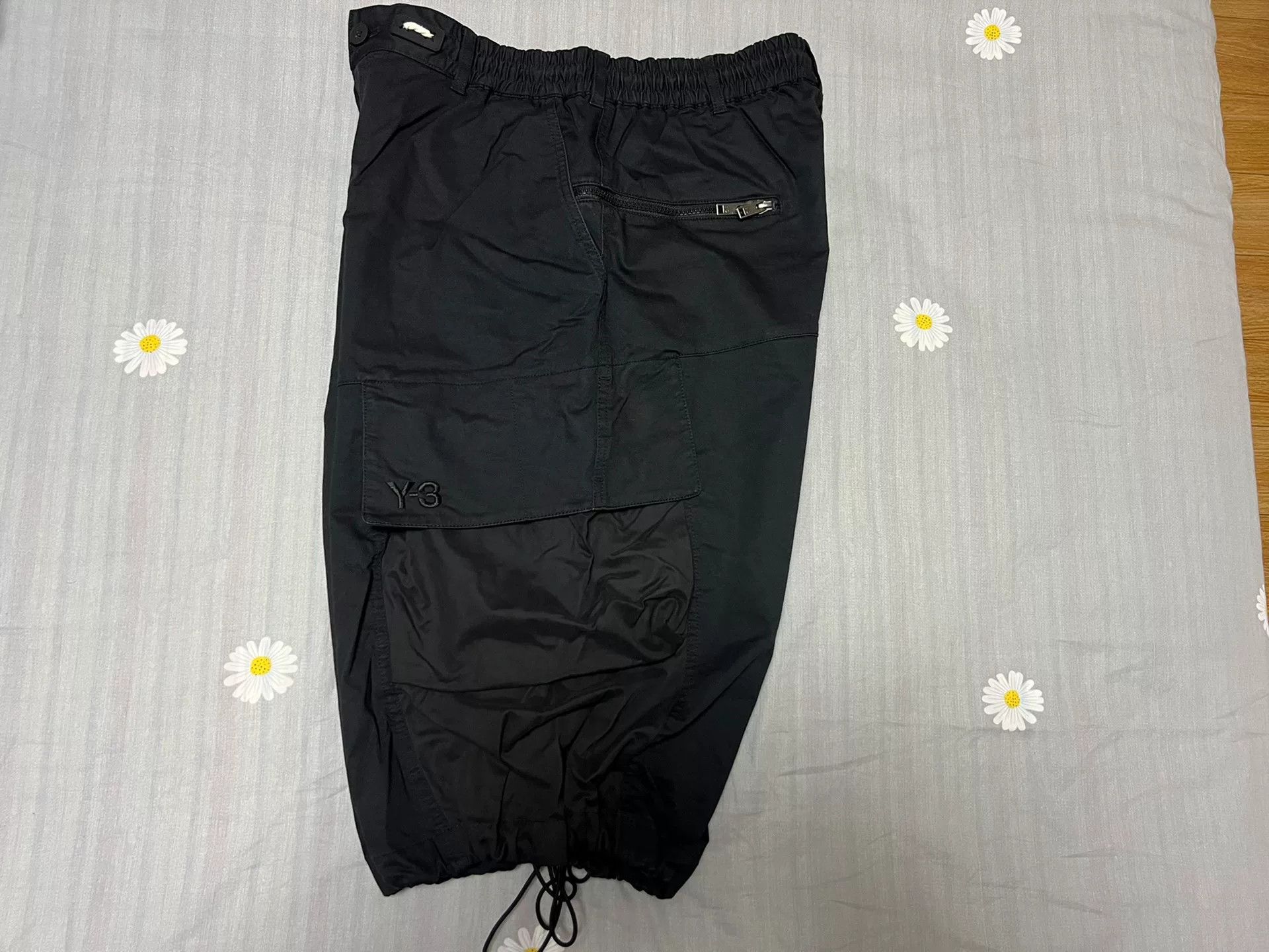 Y-3 Y-3 Black Men's Shorts for Sale Size US 26 / EU 42 - 5 Thumbnail