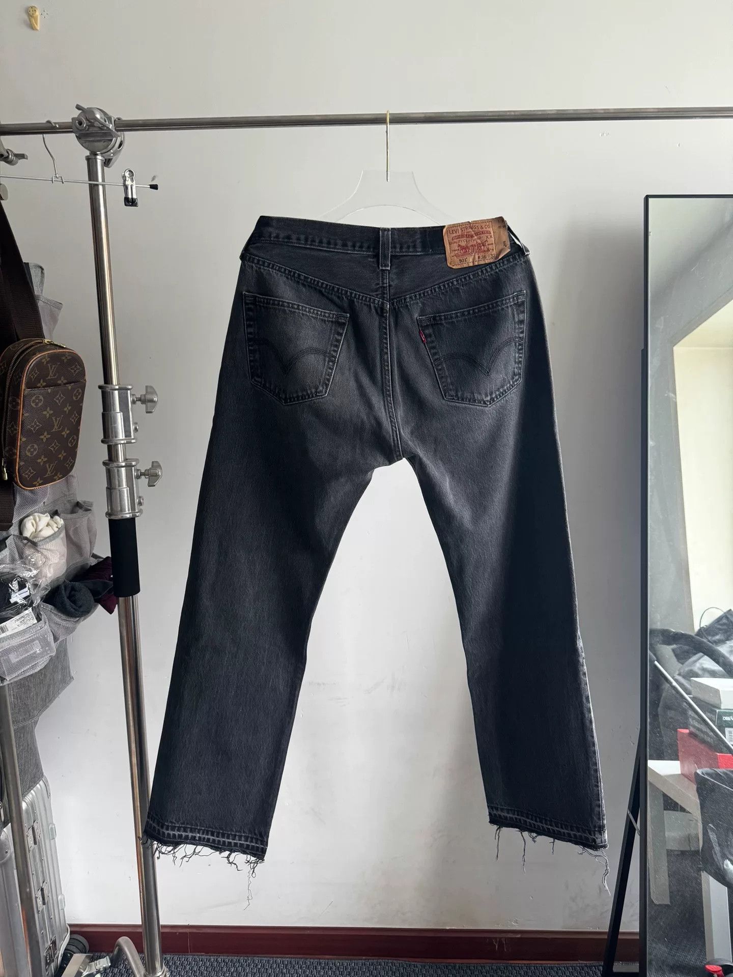 Vintage Vintage Levi's 501 Water-Washed Black Denim Size US 36 / EU 52 - 2 Thumbnail
