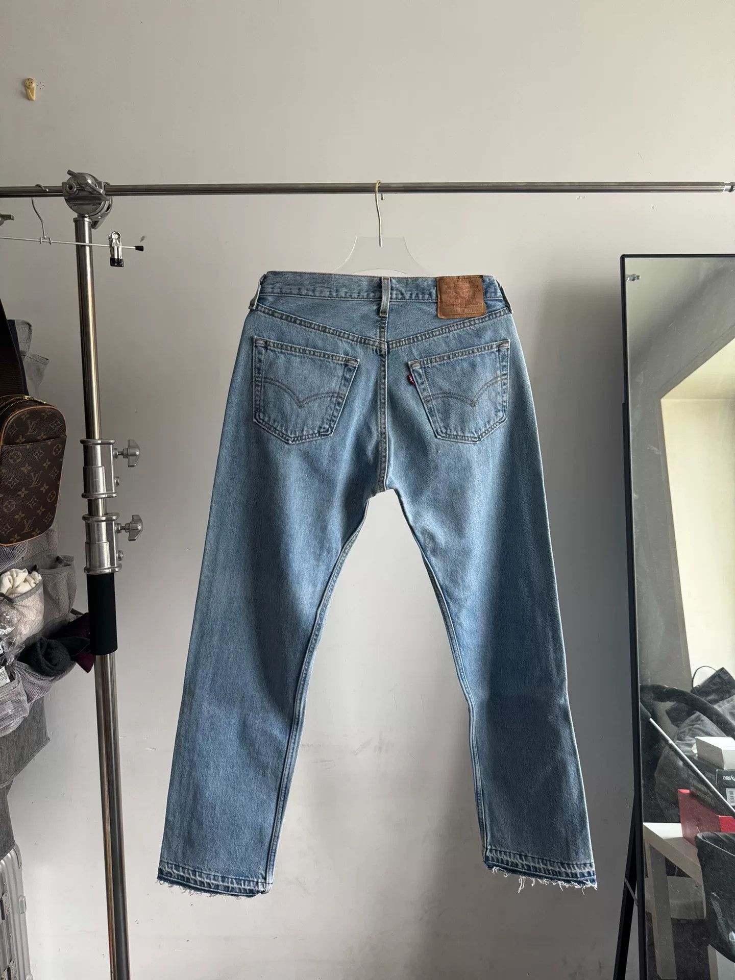 Vintage Vintage Levi's 501 Jeans in Light Wash Size US 32 / EU 48 - 2 Thumbnail