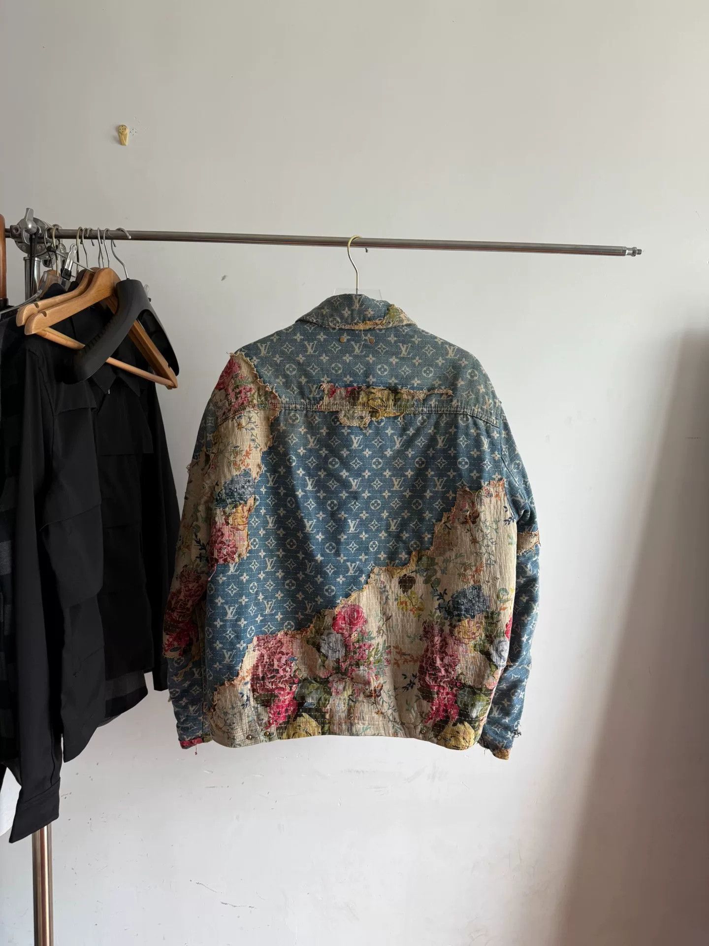 Louis Vuitton Louis Vuitton Floral Embroidered Denim Jacket Size US M / EU 48-50 / 2 - 2 Thumbnail