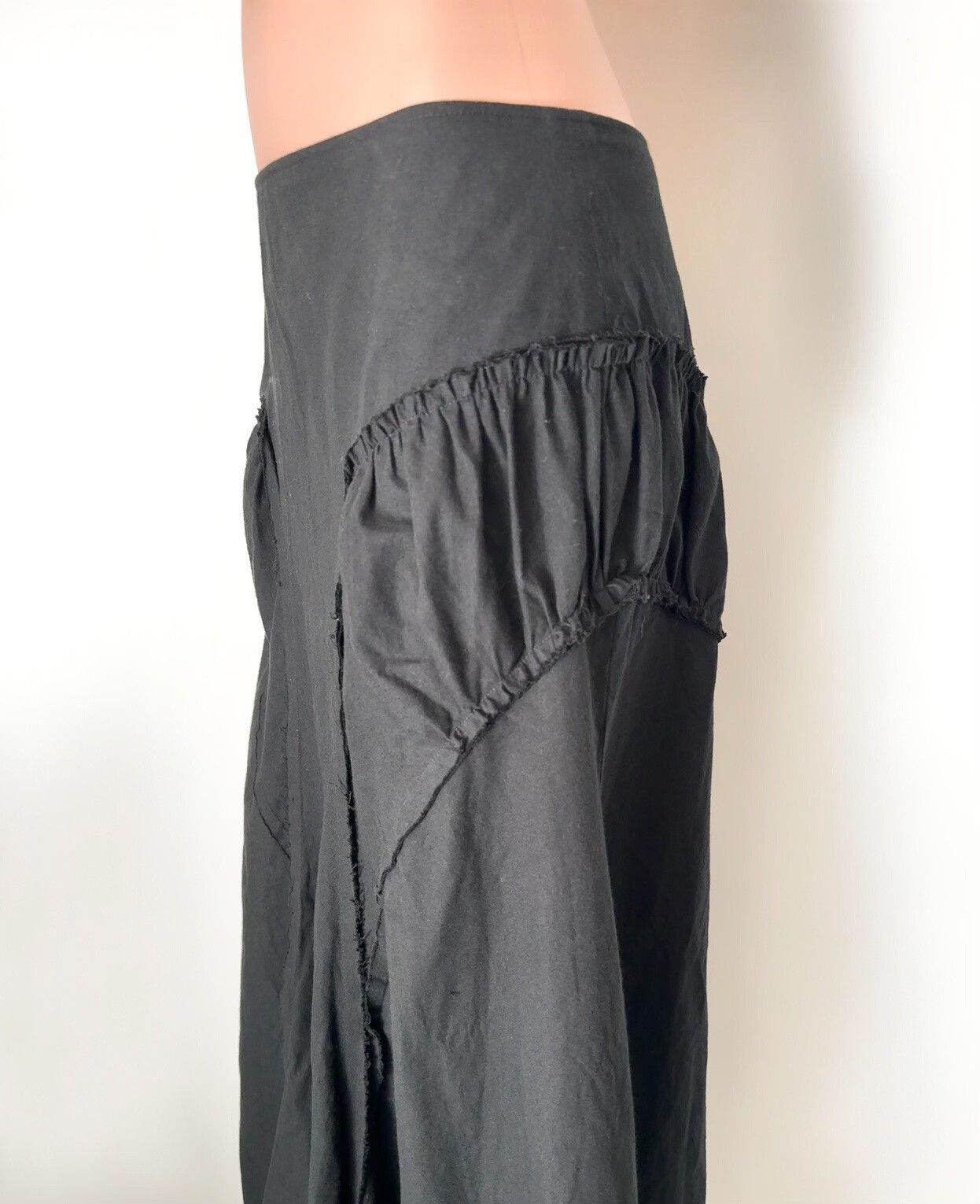 Y's Yohji Yamamoto Pleated Black Midi Skirt Size 26" / US 2 / IT 38 - 3 Thumbnail