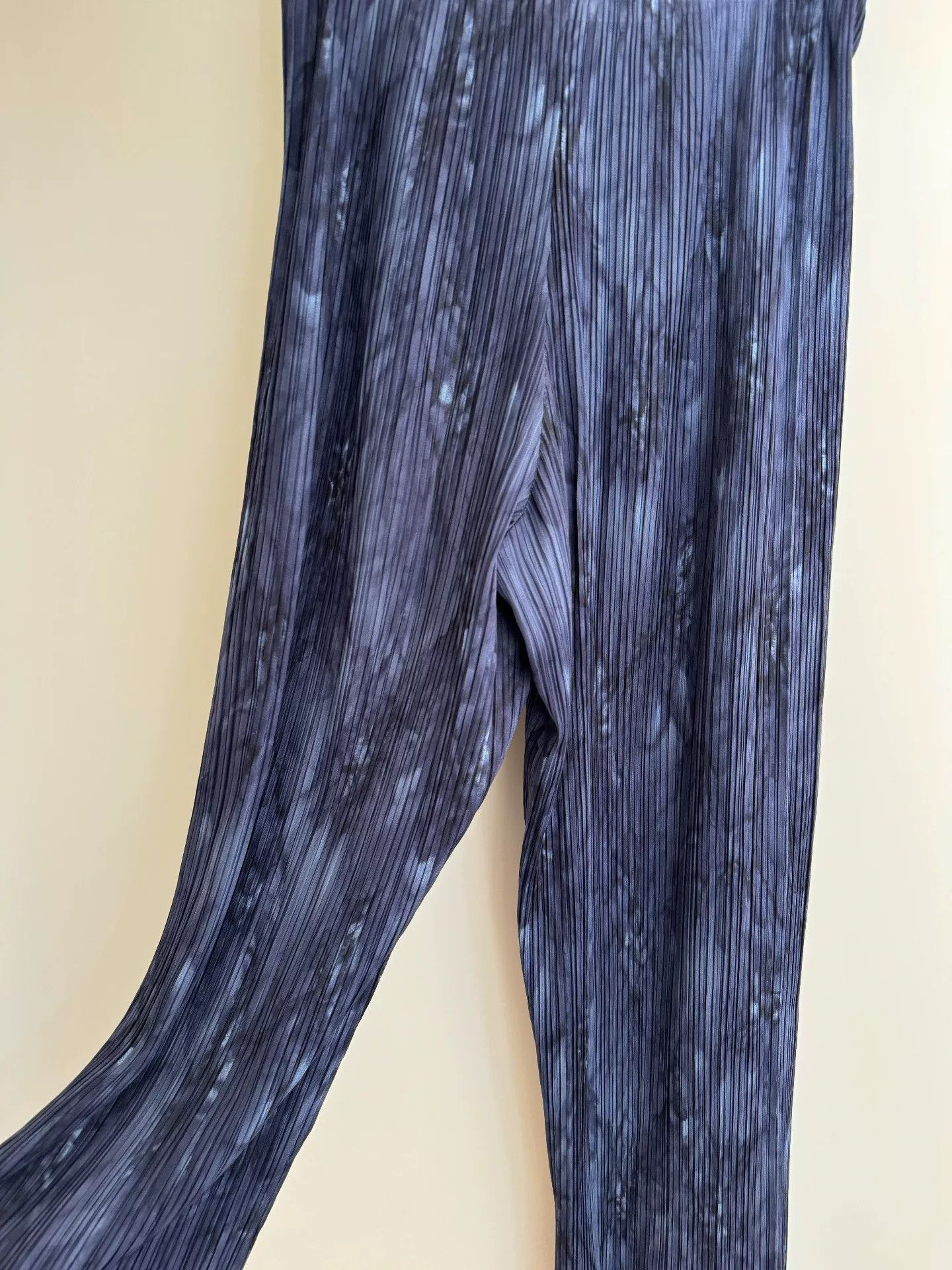 Pleats Please Issey Miyake Issey Miyake Blue Wave Pants Size 25" / US 0 / IT 36 - 4 Thumbnail